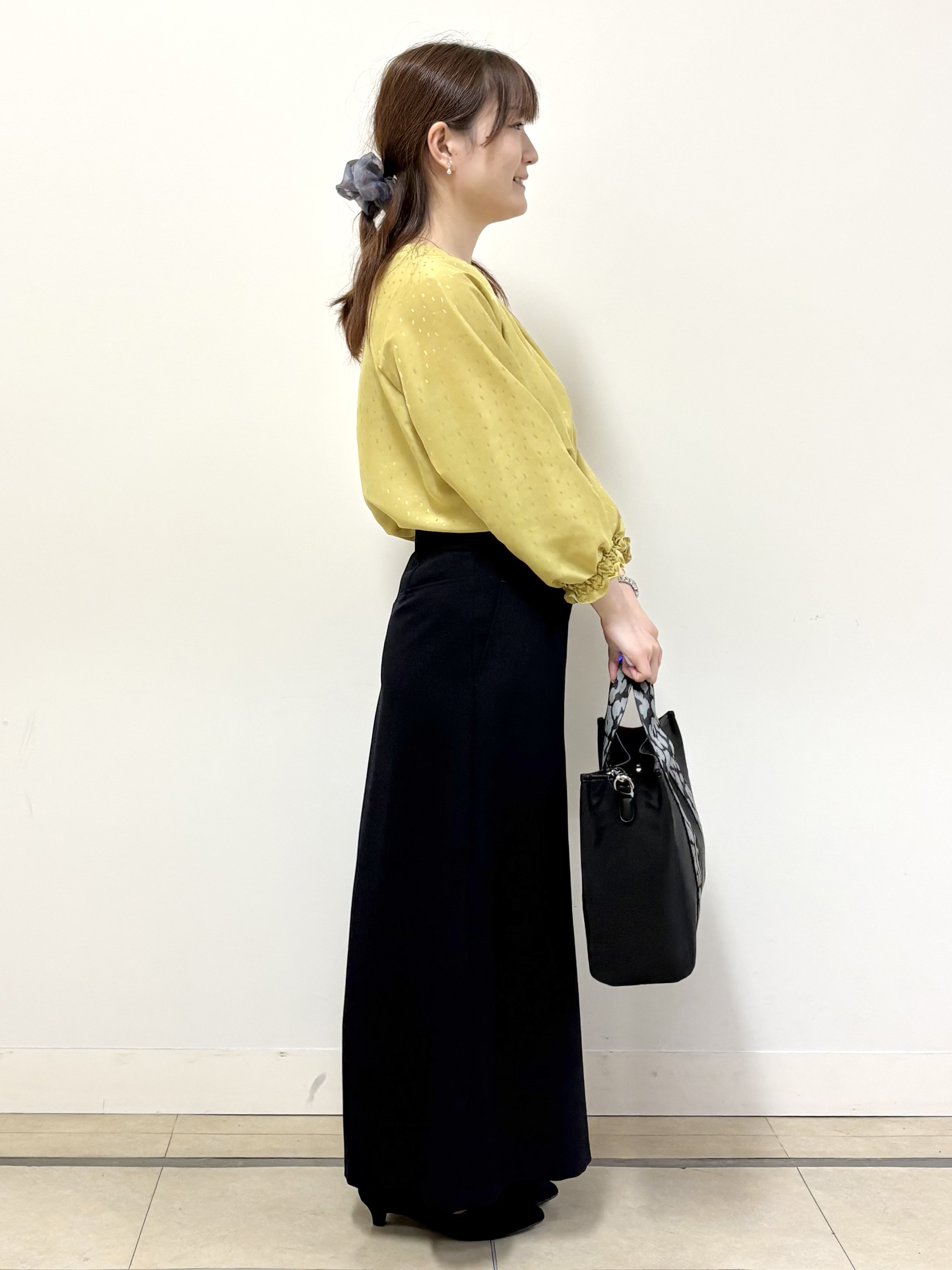 mikiさんの「Reflect｜タックデザイン ラグランスリーブブラウス」を使ったコーディネート
