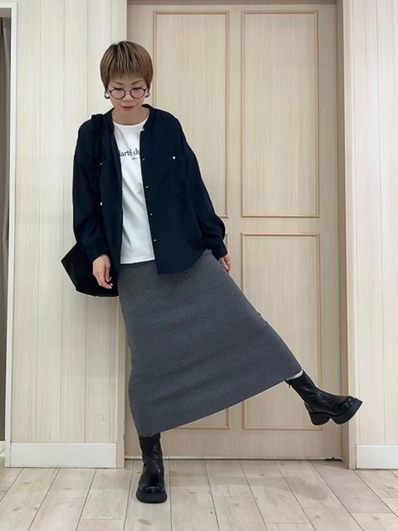 Turnerさんの「SHOO･LA･RUE｜【洗濯後しわになりにくい/S-LL】キーネック金ボタンポケットシャツ」を使ったコーディネート