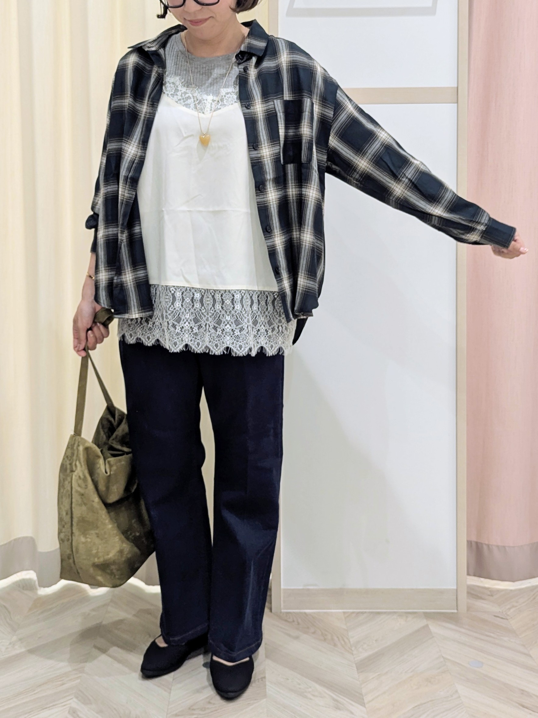 miyuさんの「SHOO･LA･RUE｜【洗濯後しわになりにくい/S-LL】選べる6パターン 羽織としても活躍する ベーシックシャツ」を使ったコーディネート