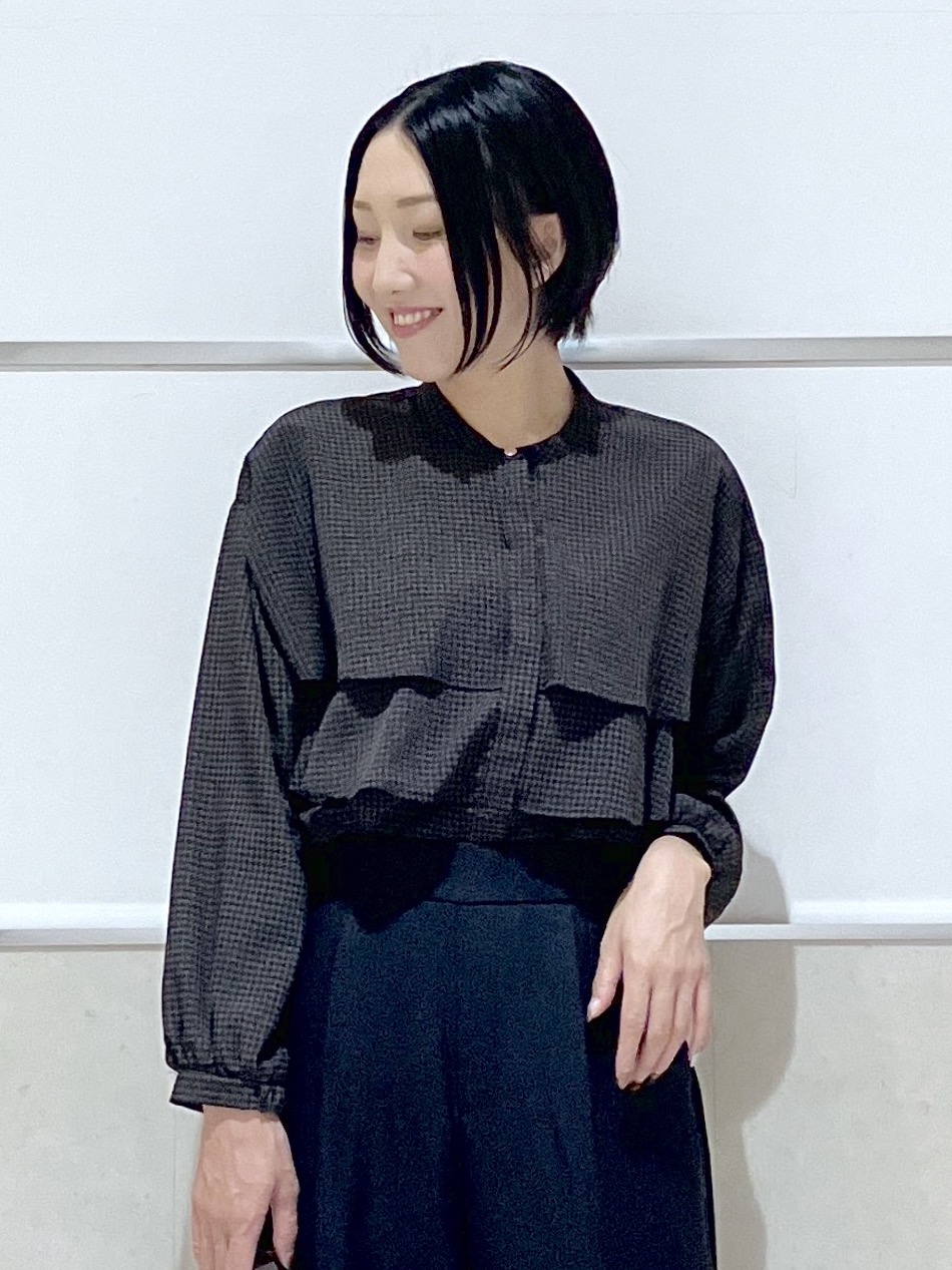 eriko さんの「Dessin｜【秋羽織り/洗える】ハウンドトゥースフリルブラウス」を使ったコーディネート
