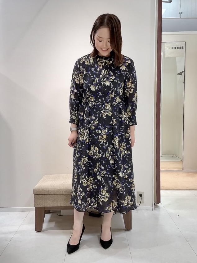 YUIさんの「UNTITLED｜【秋映え/花柄】フラワープリントワンピース」を使ったコーディネート