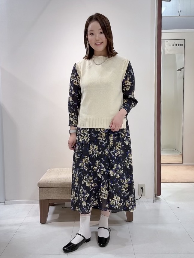 YUIさんの「UNTITLED｜【5色展開/手洗い可】ローシルクウールニットベスト」を使ったコーディネート