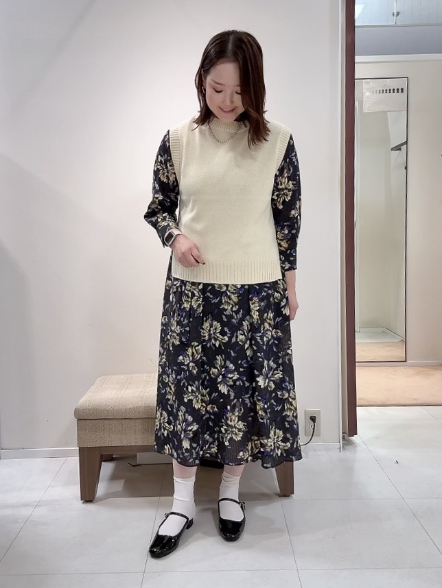 YUIさんの「UNTITLED｜【5色展開/手洗い可】ローシルクウールニットベスト」を使ったコーディネート