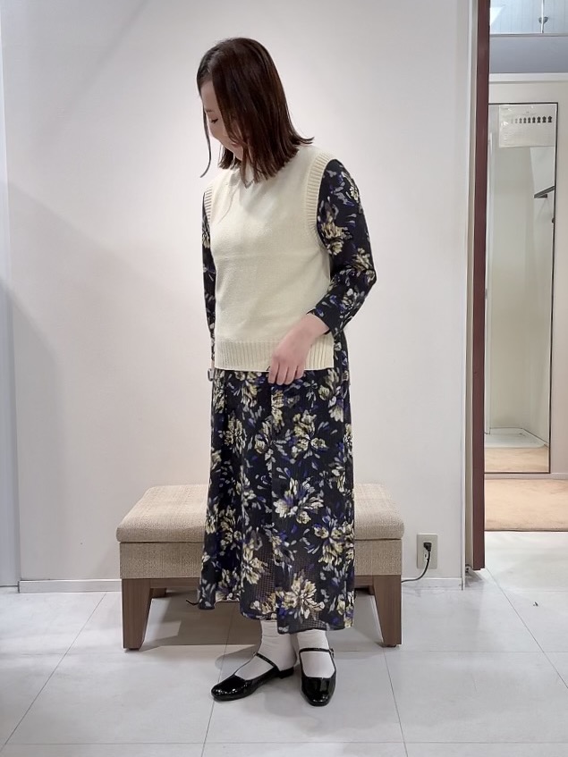 YUIさんの「UNTITLED｜【5色展開/手洗い可】ローシルクウールニットベスト」を使ったコーディネート