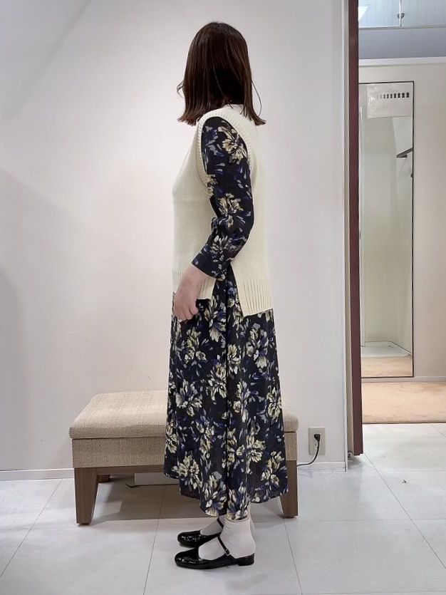 YUIさんの「UNTITLED｜【5色展開/手洗い可】ローシルクウールニットベスト」を使ったコーディネート