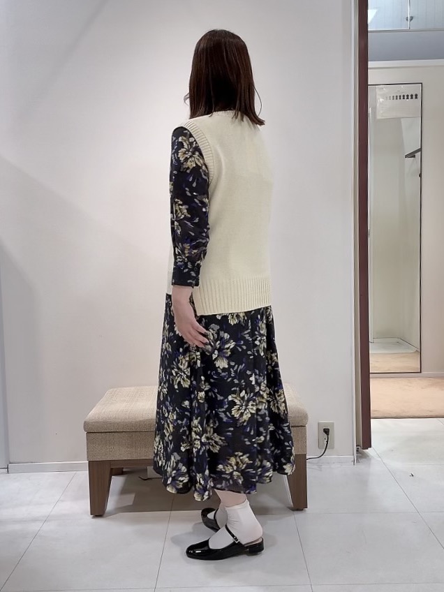 YUIさんの「UNTITLED｜【5色展開/手洗い可】ローシルクウールニットベスト」を使ったコーディネート