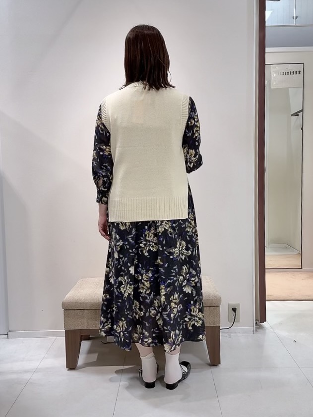 YUIさんの「UNTITLED｜【5色展開/手洗い可】ローシルクウールニットベスト」を使ったコーディネート