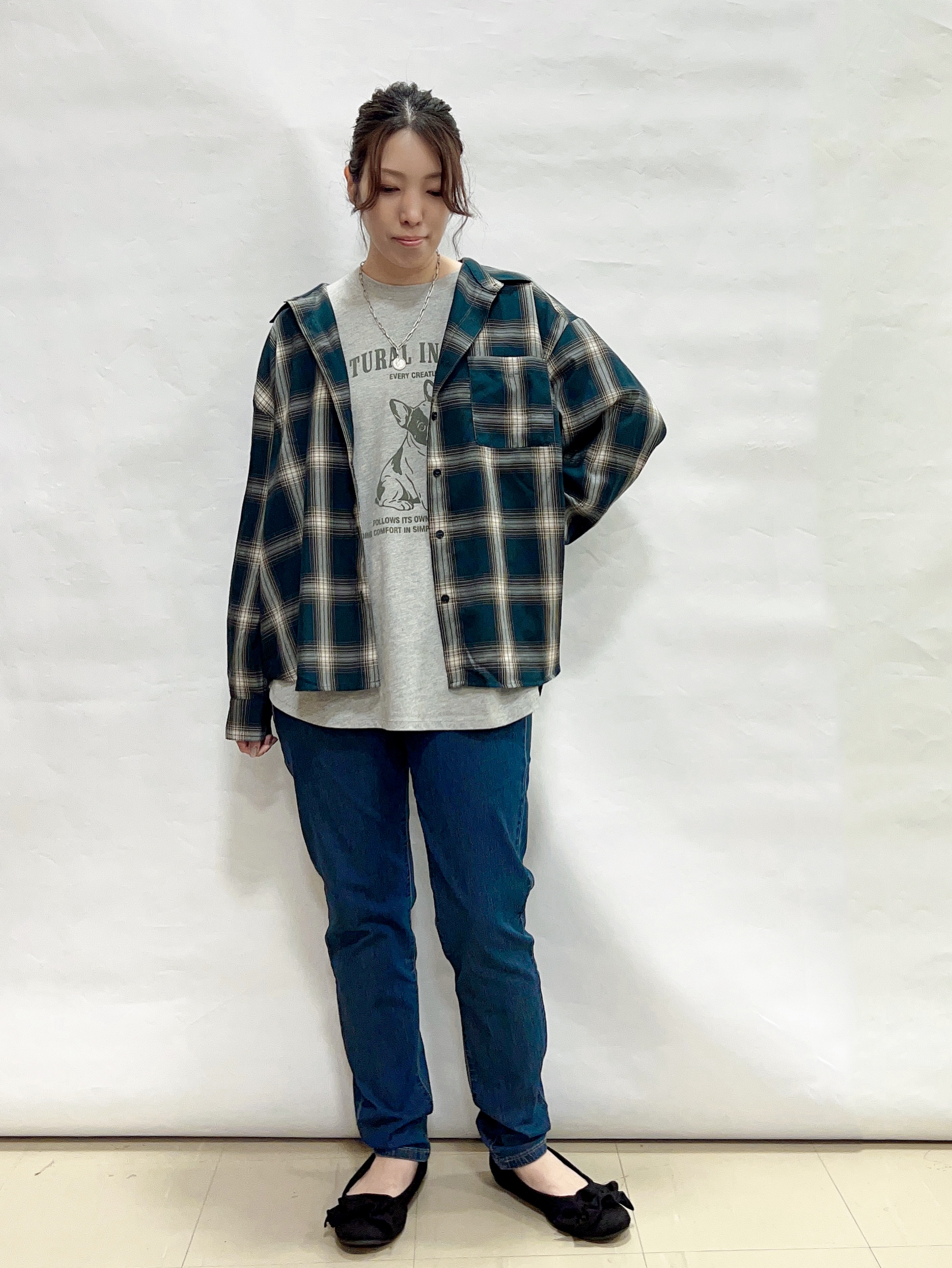 まっつんさんの「SHOO･LA･RUE｜【選べる4柄/体型カバー】ゆるっと着られる BIGロンT」を使ったコーディネート
