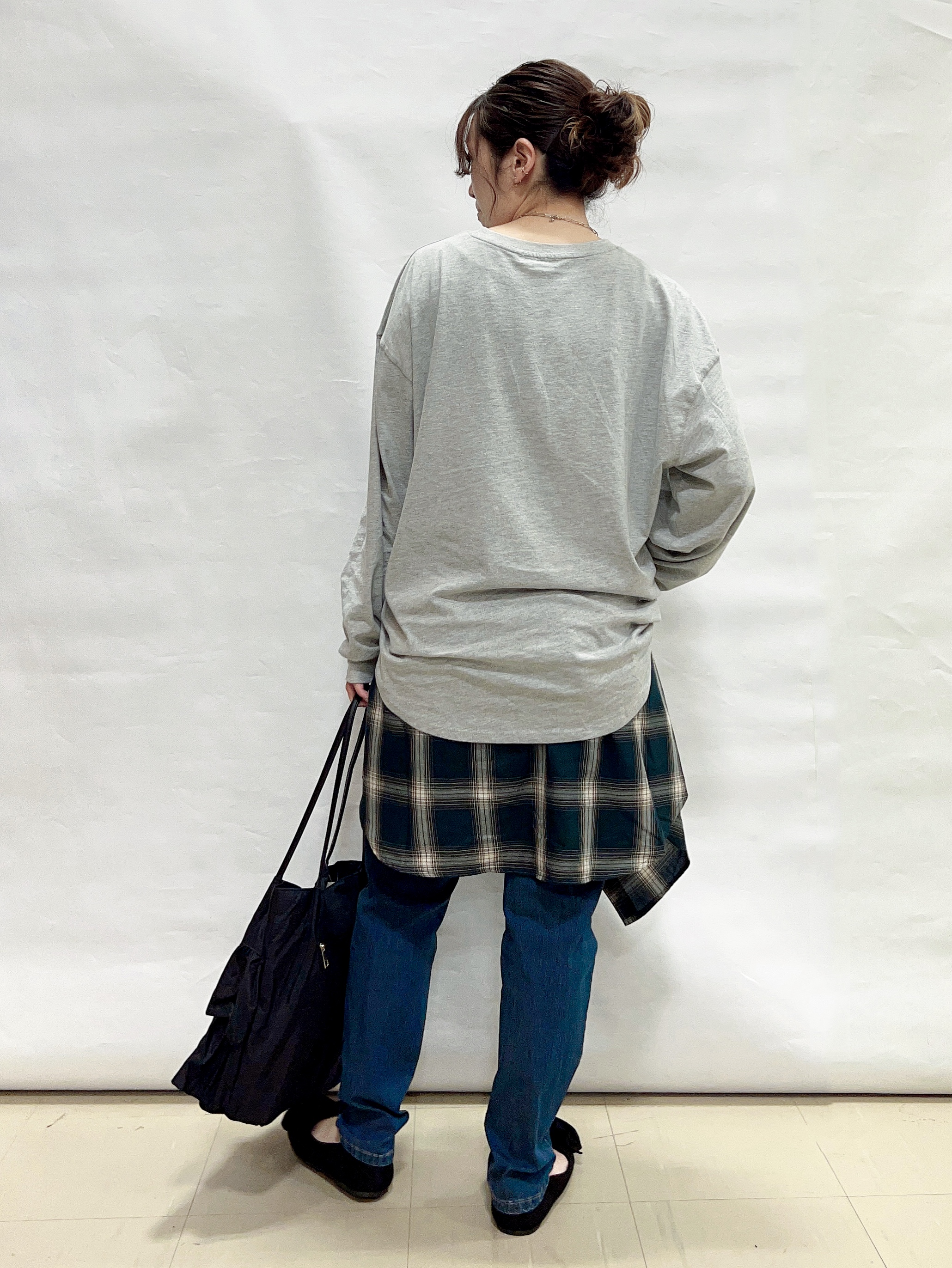 まっつんさんの「SHOO･LA･RUE｜【選べる4柄/体型カバー】ゆるっと着られる BIGロンT」を使ったコーディネート