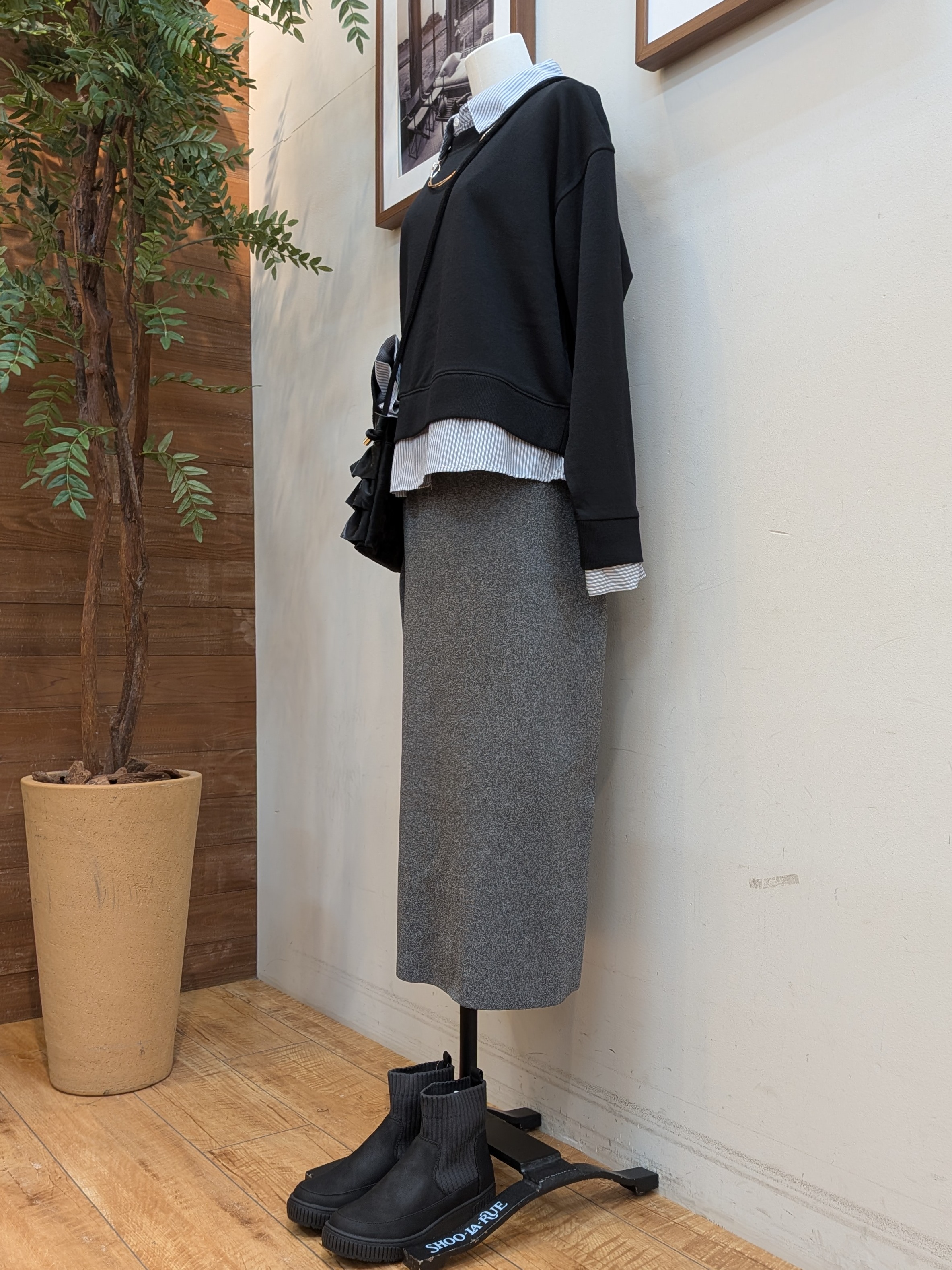 うっちーさんの「SHOO･LA･RUE｜シャツレイヤードプルオーバーアソート」を使ったコーディネート
