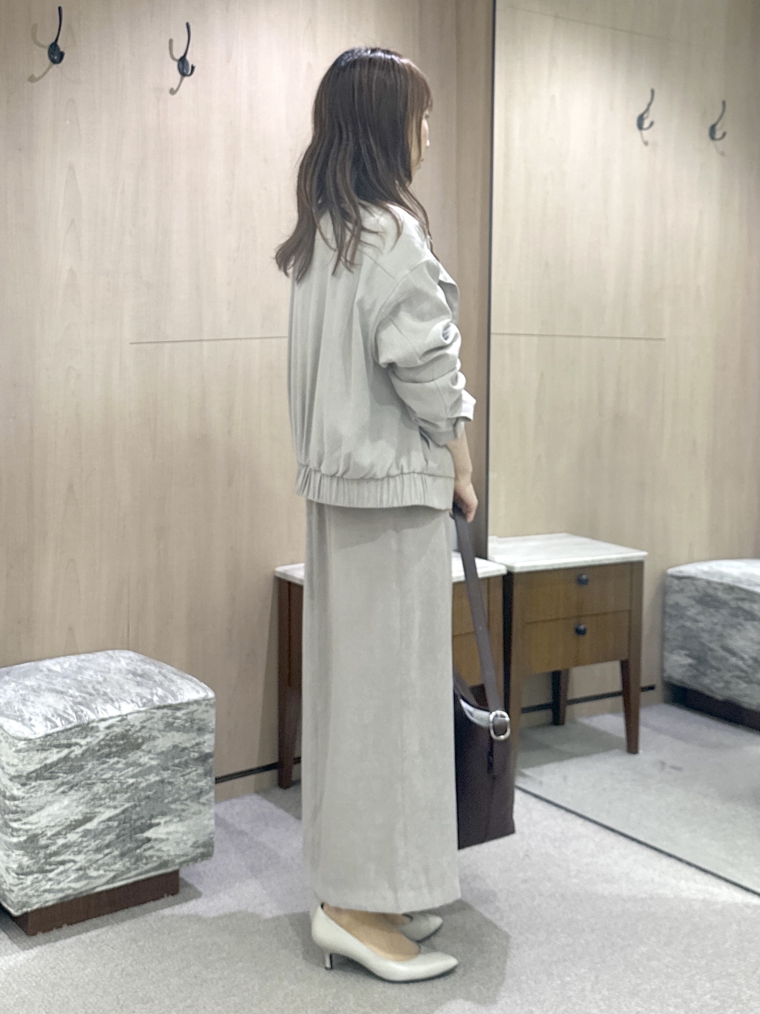 Miwaさんの「UNTITLED｜【楽にきれい見え/体型カバー】パフスリーブジャージトップス」を使ったコーディネート
