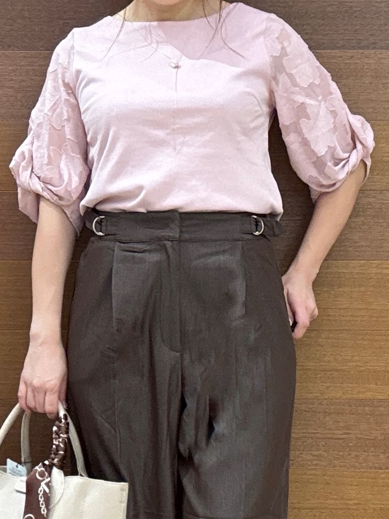 maichiさんの「OPAQUE.CLIP｜花柄ジャカード５分袖トップス《接触冷感／UVケア／洗濯機OK》」を使ったコーディネート
