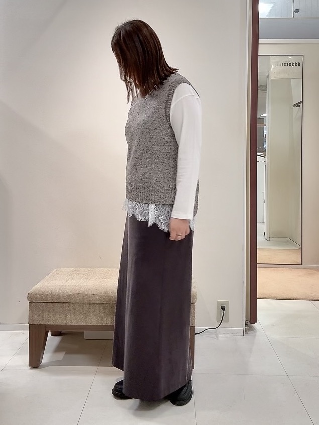 YUIさんの「UNTITLED｜【5色展開/手洗い可】ローシルクウールニットベスト」を使ったコーディネート