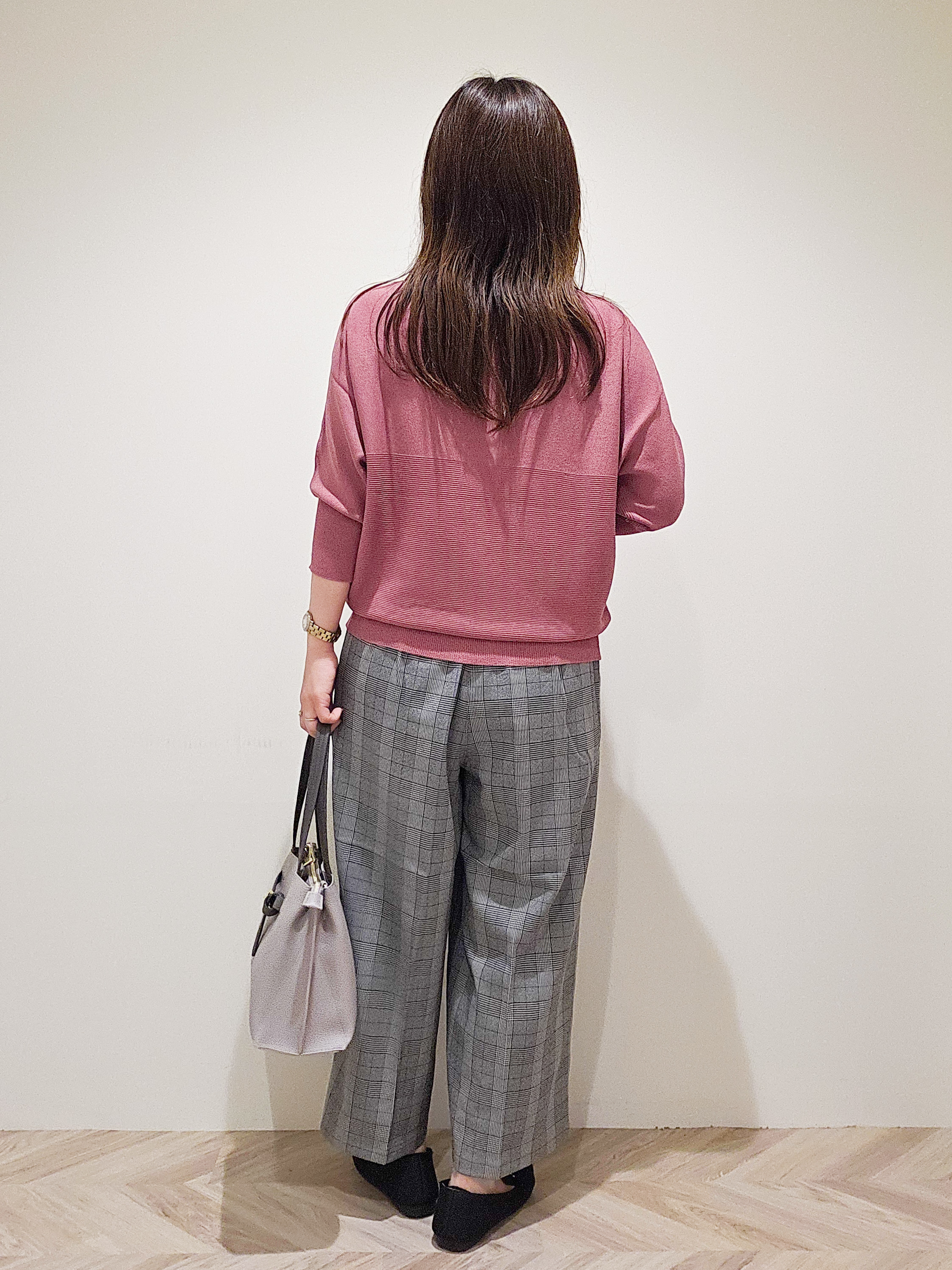TSUCHIYAさんの「SHOO･LA･RUE｜【毛玉になりにくい】パール調ボタンが女性らしさをプラス ガーター切替 7分袖ドルマンニット」を使ったコーディネート