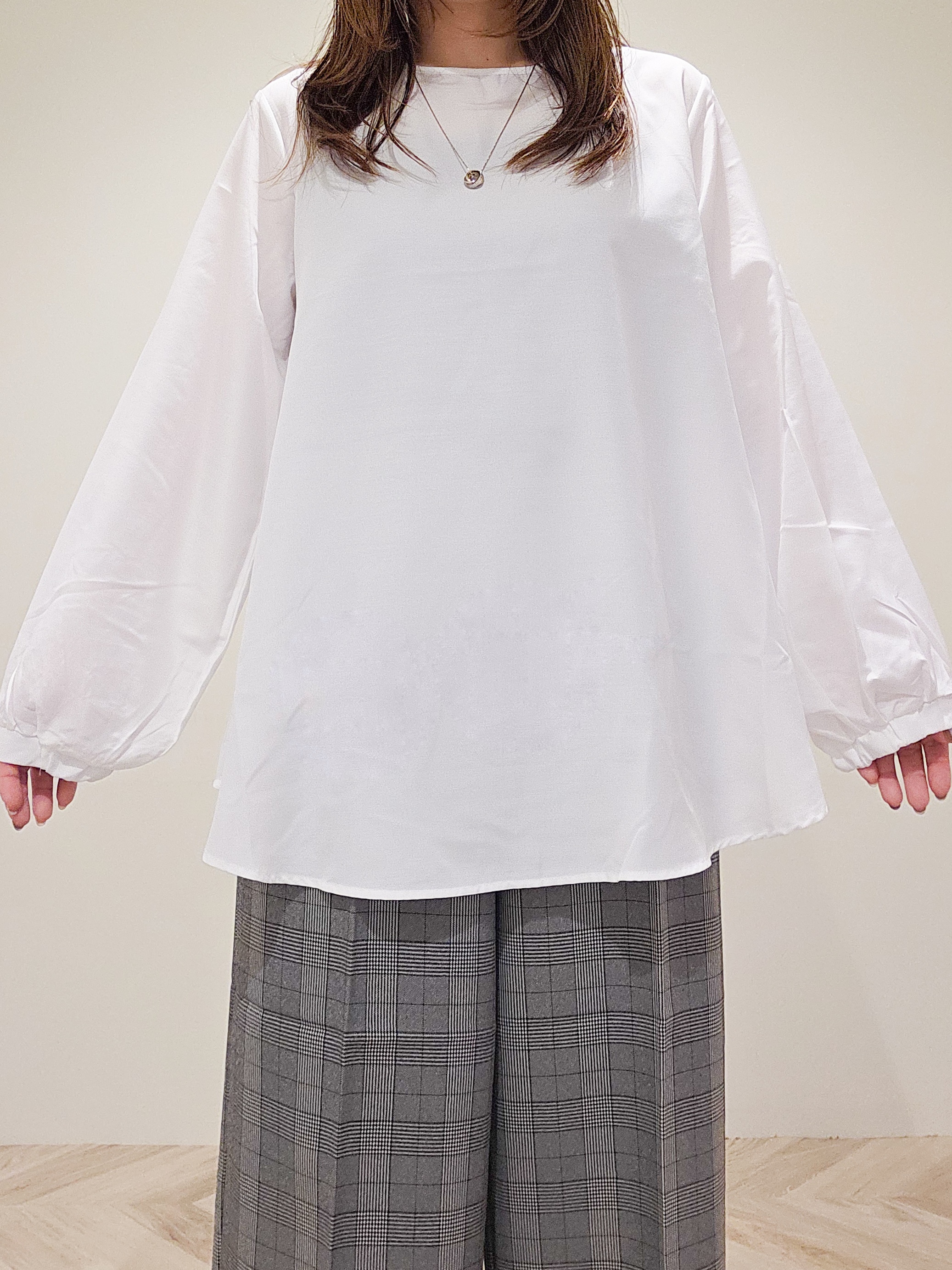 TSUCHIYAさんの「SHOO･LA･RUE｜【2点セット/S-LL】着回し自在 スポンディッシュニットベスト＆フレアシャツ」を使ったコーディネート