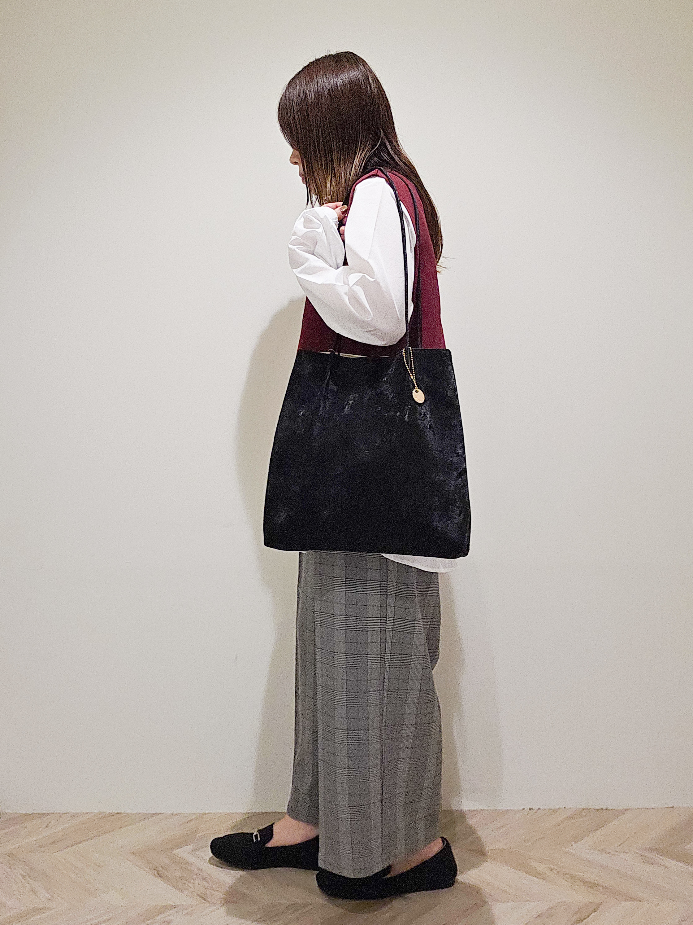 TSUCHIYAさんの「SHOO･LA･RUE｜【2点セット/S-LL】着回し自在 スポンディッシュニットベスト＆フレアシャツ」を使ったコーディネート