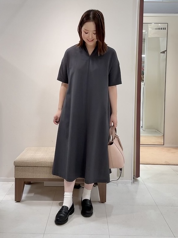 YUIさんの「UNTITLED｜【初秋も活躍/UVカット/接触冷感】エアリークールワンピース」を使ったコーディネート