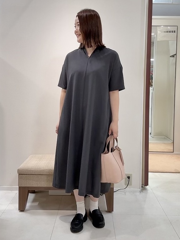 YUIさんの「UNTITLED｜【初秋も活躍/UVカット/接触冷感】エアリークールワンピース」を使ったコーディネート