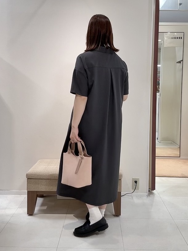 YUIさんの「UNTITLED｜【初秋も活躍/UVカット/接触冷感】エアリークールワンピース」を使ったコーディネート