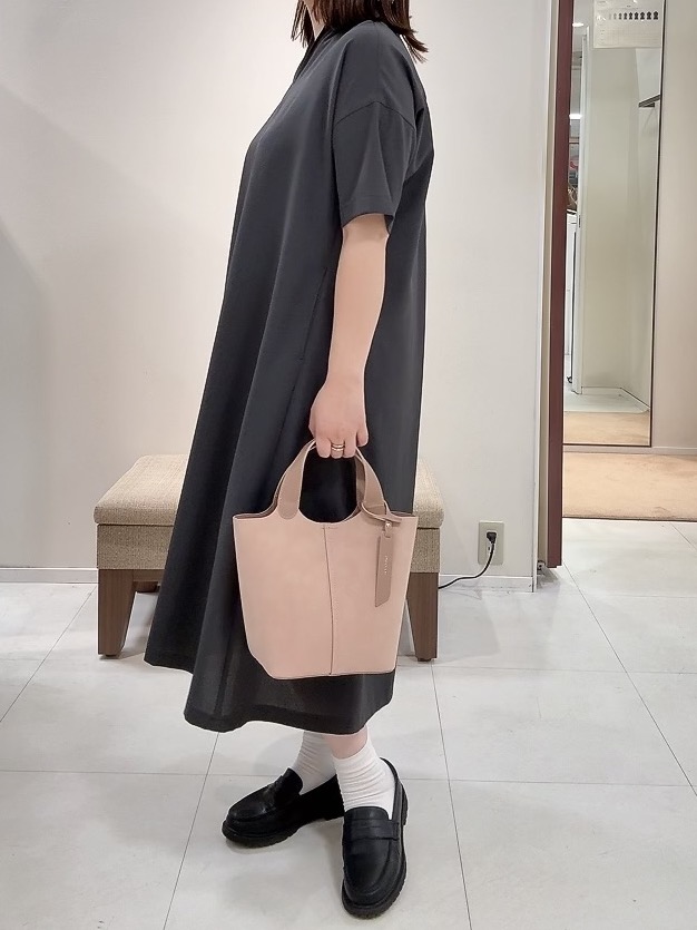 YUIさんの「UNTITLED｜【初秋も活躍/UVカット/接触冷感】エアリークールワンピース」を使ったコーディネート