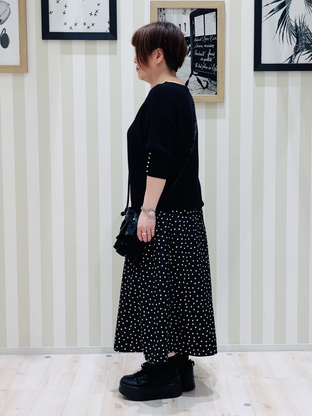 ma_miさんの「SHOO･LA･RUE｜【毛玉になりにくい】パール調ボタンが女性らしさをプラス ガーター切替 7分袖ドルマンニット」を使ったコーディネート