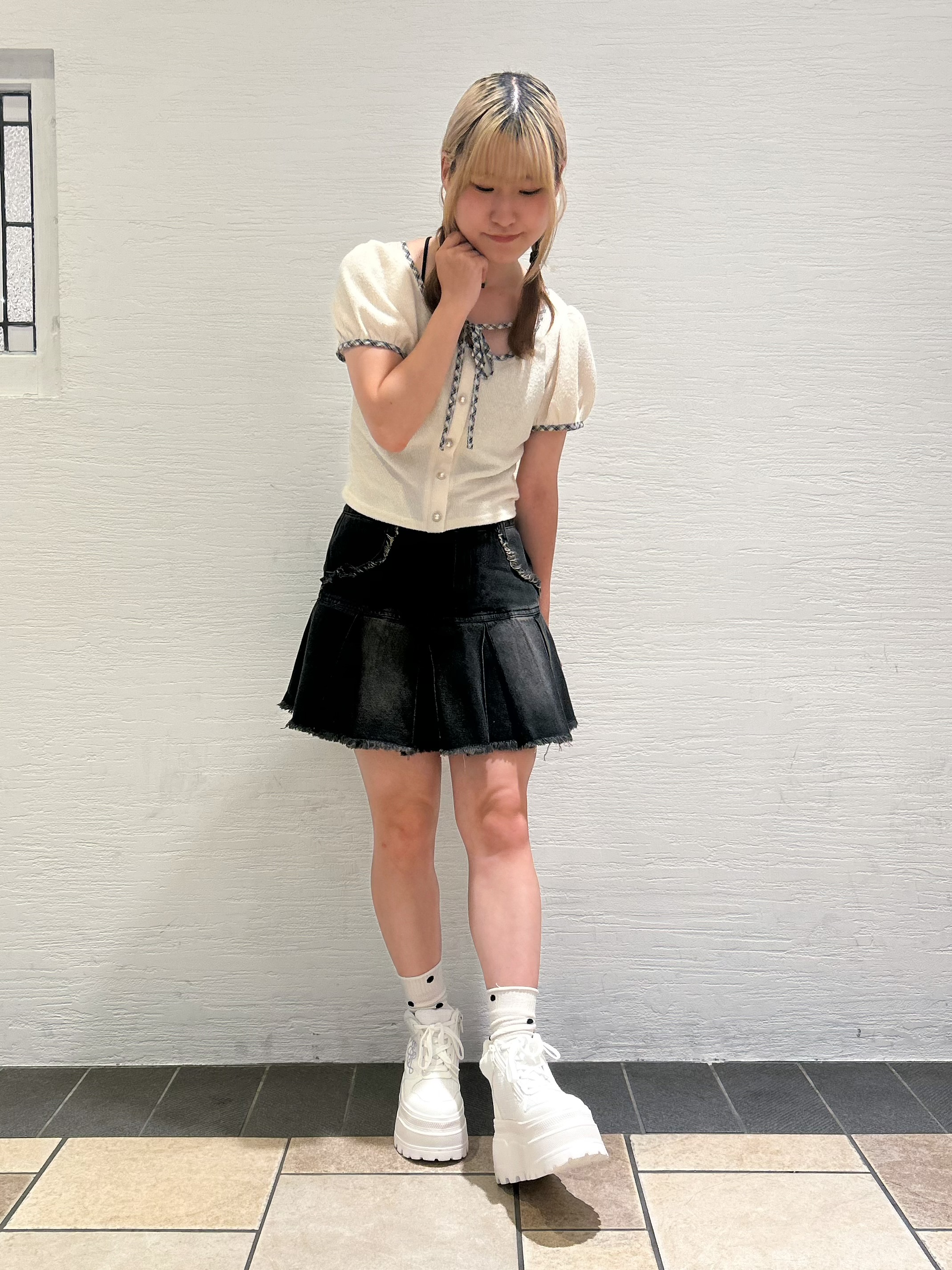 miyuさんの「ESPERANZA｜ラインストーンロゴハイカットスニーカー」を使ったコーディネート