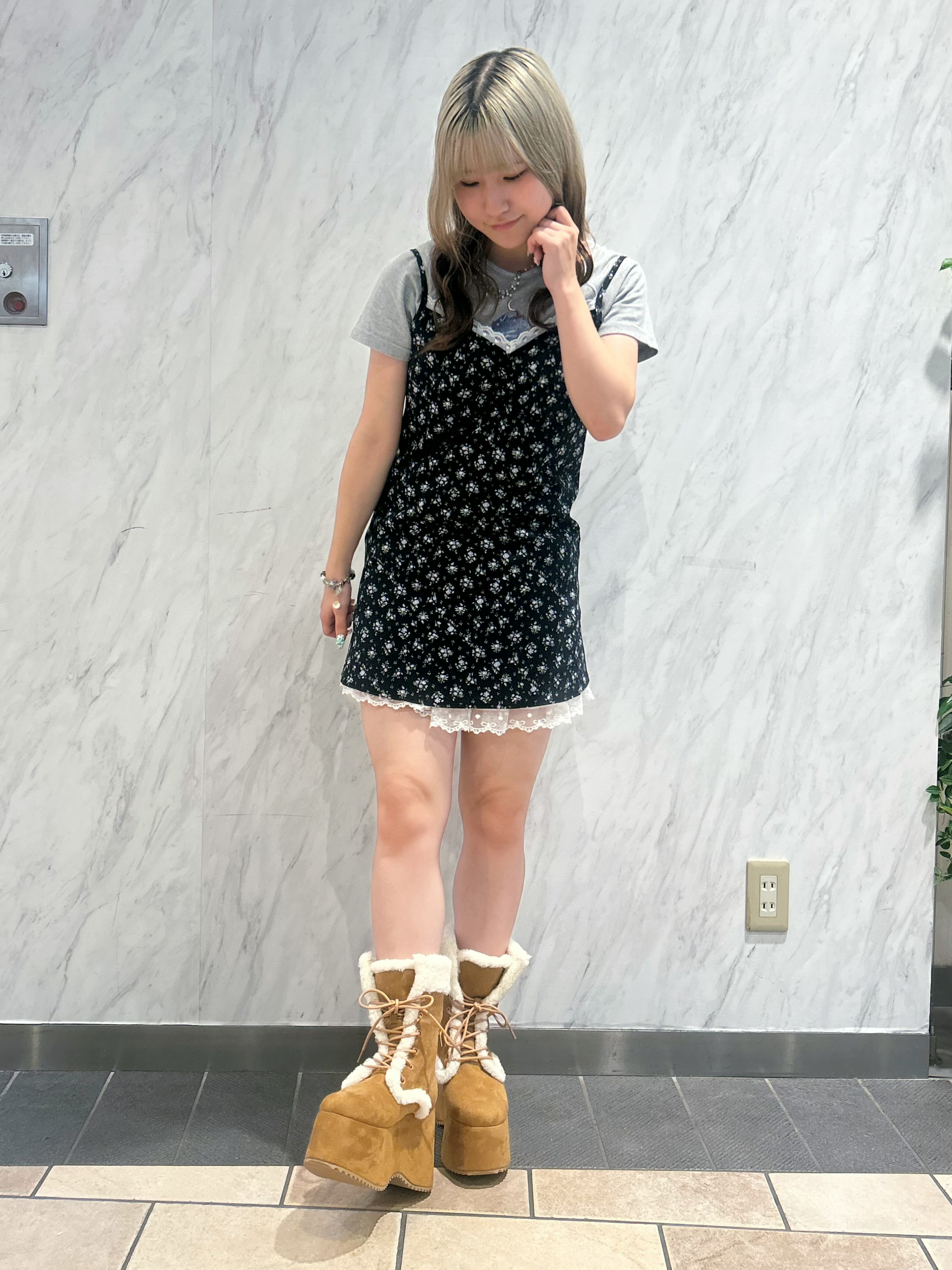 miyuさんの「ESPERANZA｜2WAY厚底ボアレースアップブーツ」を使ったコーディネート