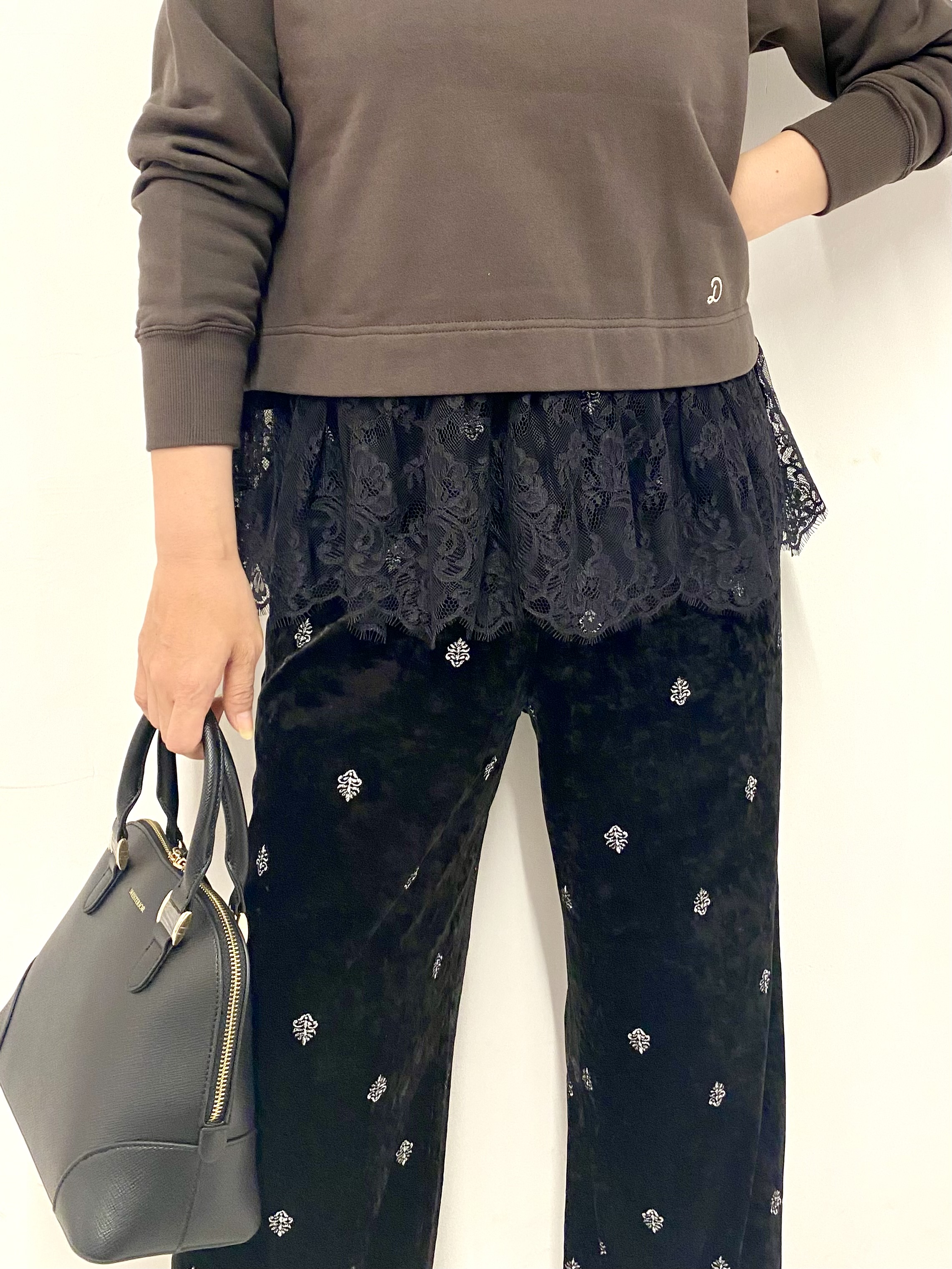 Sawaguchiさんの「DRESSTERIOR｜レースドッキング裏毛プルオーバー」を使ったコーディネート