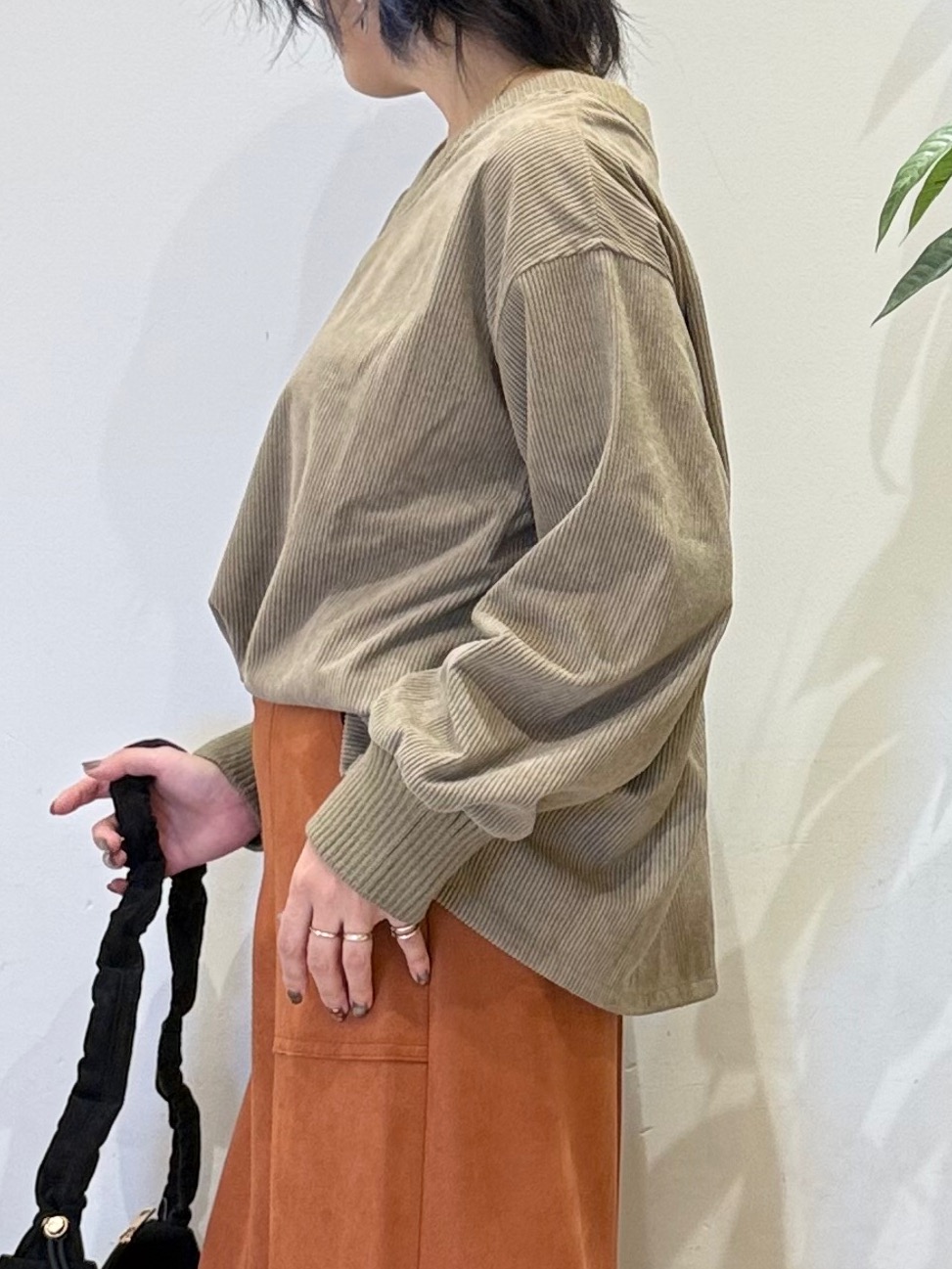 misakiさんの「SHOO･LA･RUE｜コーデの幅が広がる！コーデュロイ2WAYプルオーバー」を使ったコーディネート