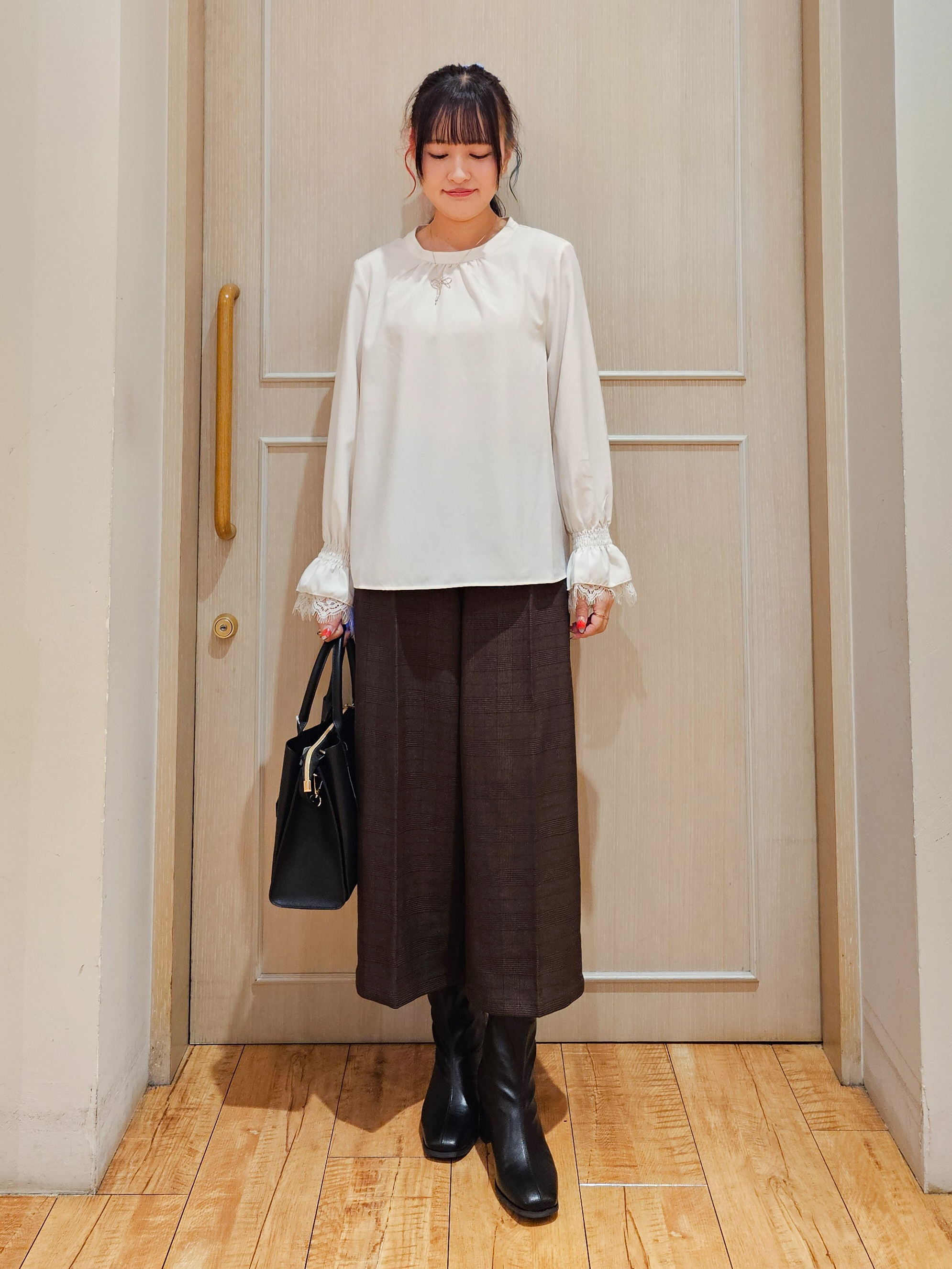 ゆゆさんの「SHOO･LA･RUE｜【S-LL/洗濯機可】お袖レースで華やぐ。フェミニンブラウス」を使ったコーディネート