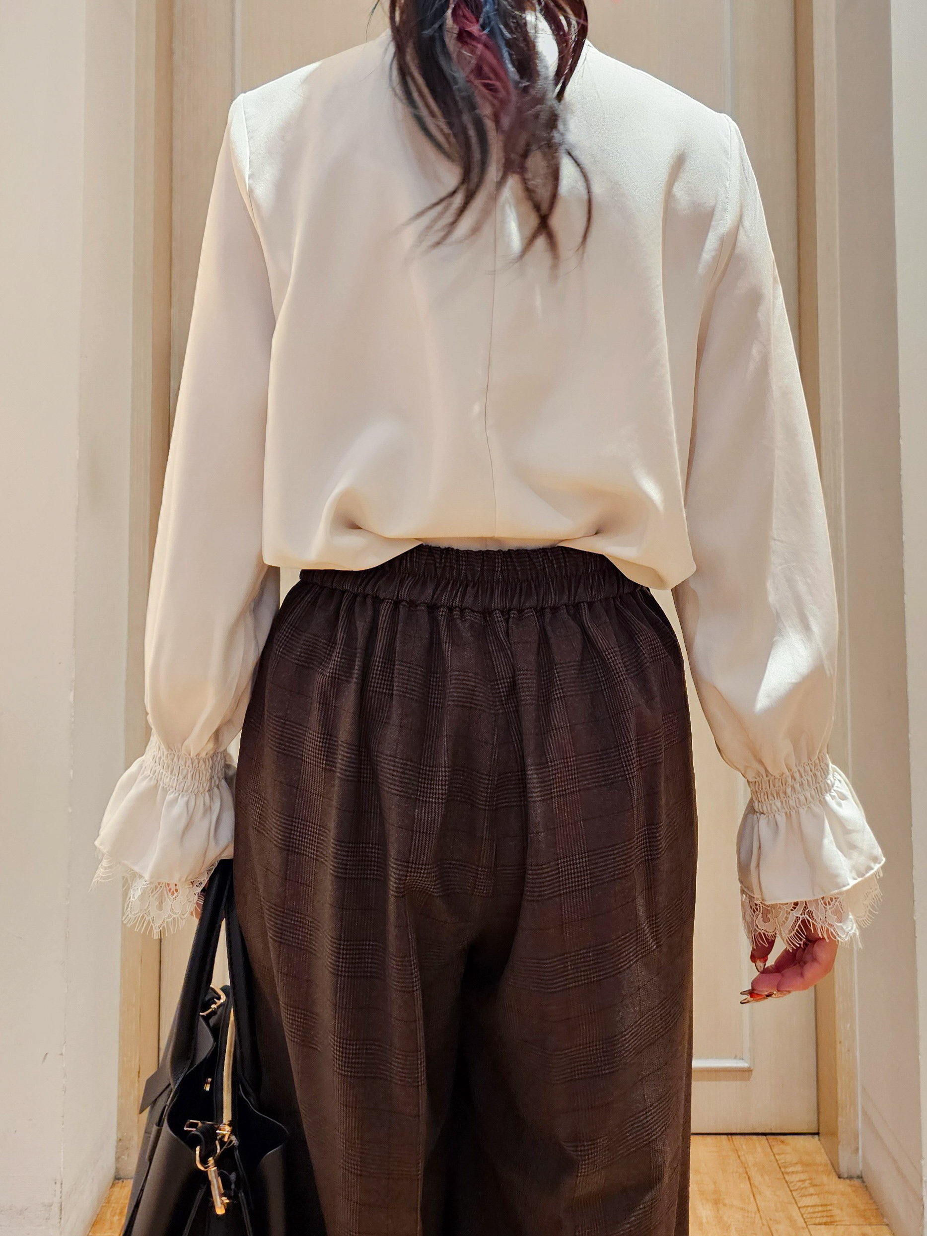 ゆゆさんの「SHOO･LA･RUE｜【S-LL/洗濯機可】お袖レースで華やぐ。フェミニンブラウス」を使ったコーディネート