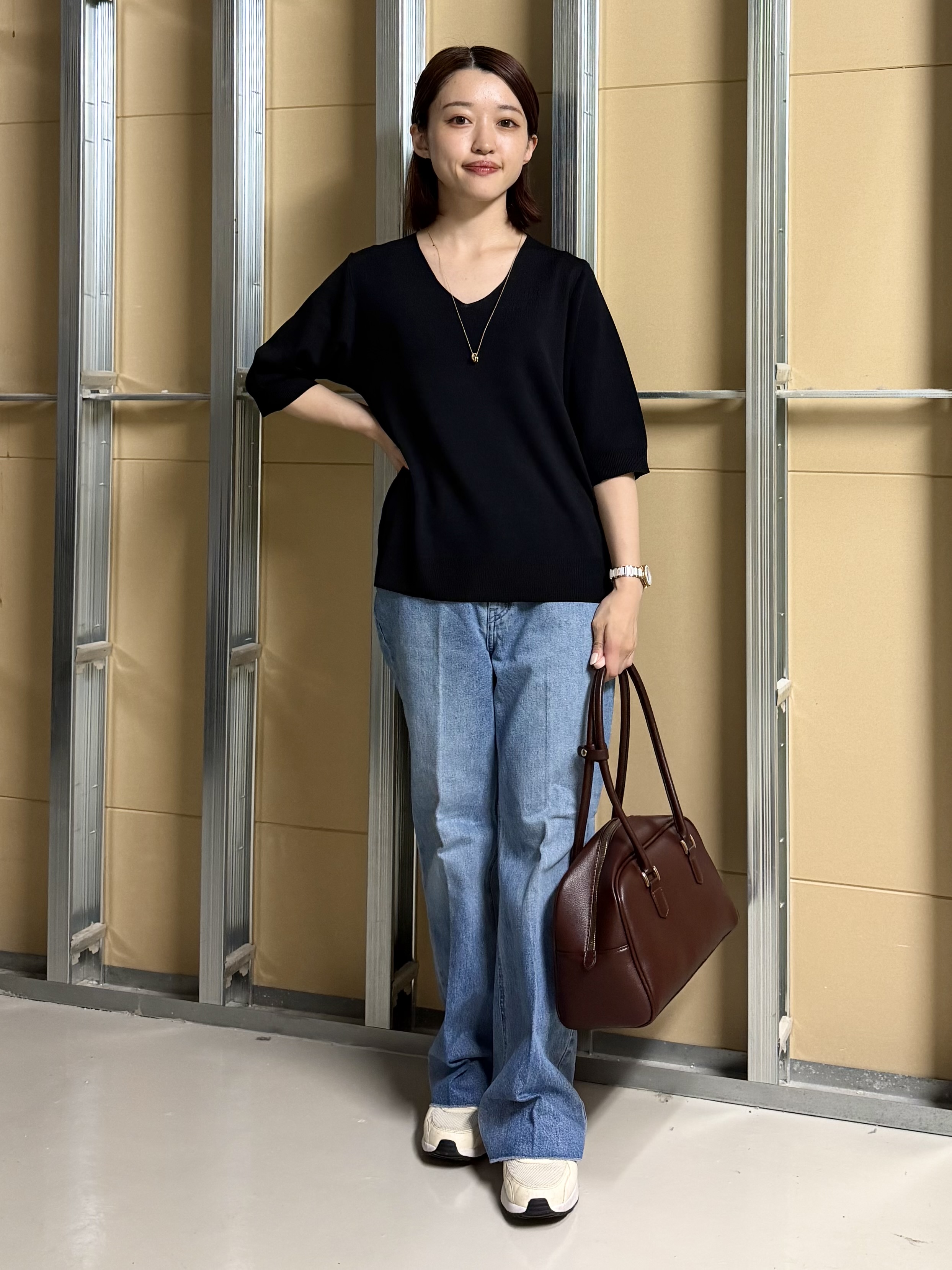 sahoさんの「THE SHOP TK｜【毛玉になりにくい/UV/秋カラー】すっきりVネック 6分袖ニット」を使ったコーディネート