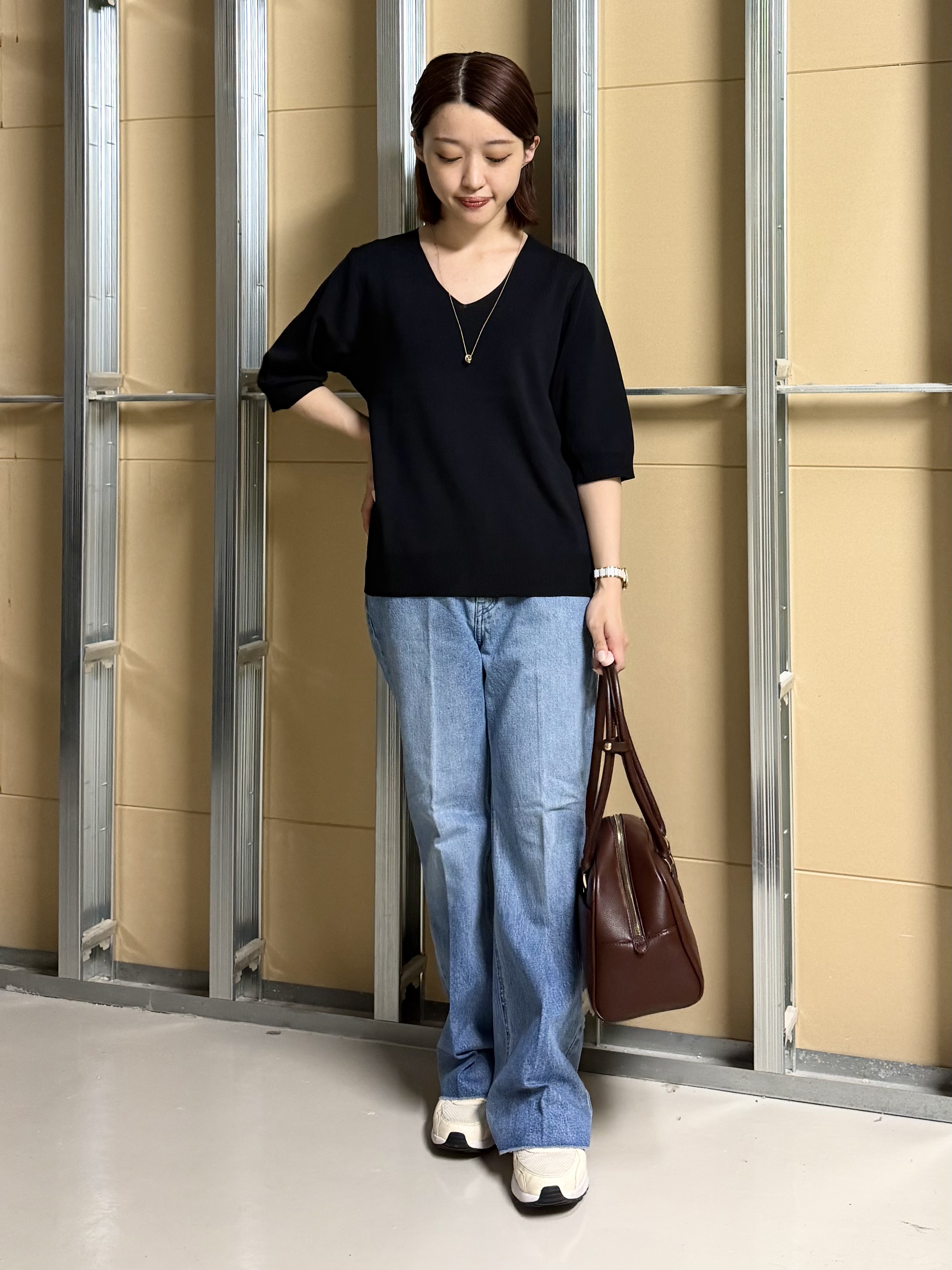 sahoさんの「THE SHOP TK｜【毛玉になりにくい/UV/秋カラー】すっきりVネック 6分袖ニット」を使ったコーディネート