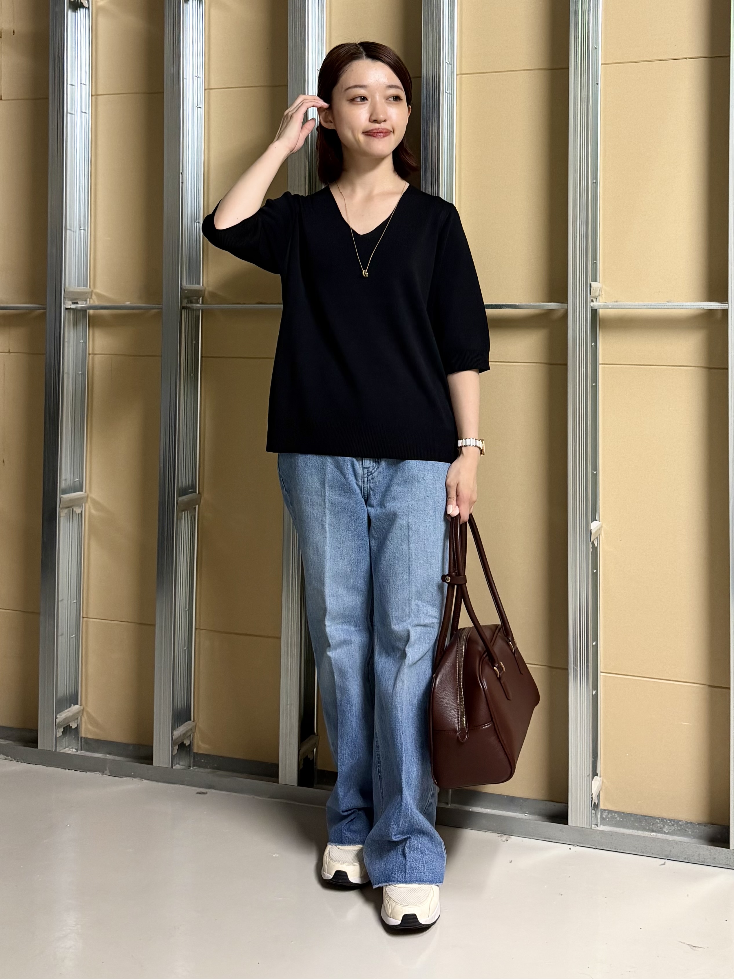 sahoさんの「THE SHOP TK｜【毛玉になりにくい/UV/秋カラー】すっきりVネック 6分袖ニット」を使ったコーディネート