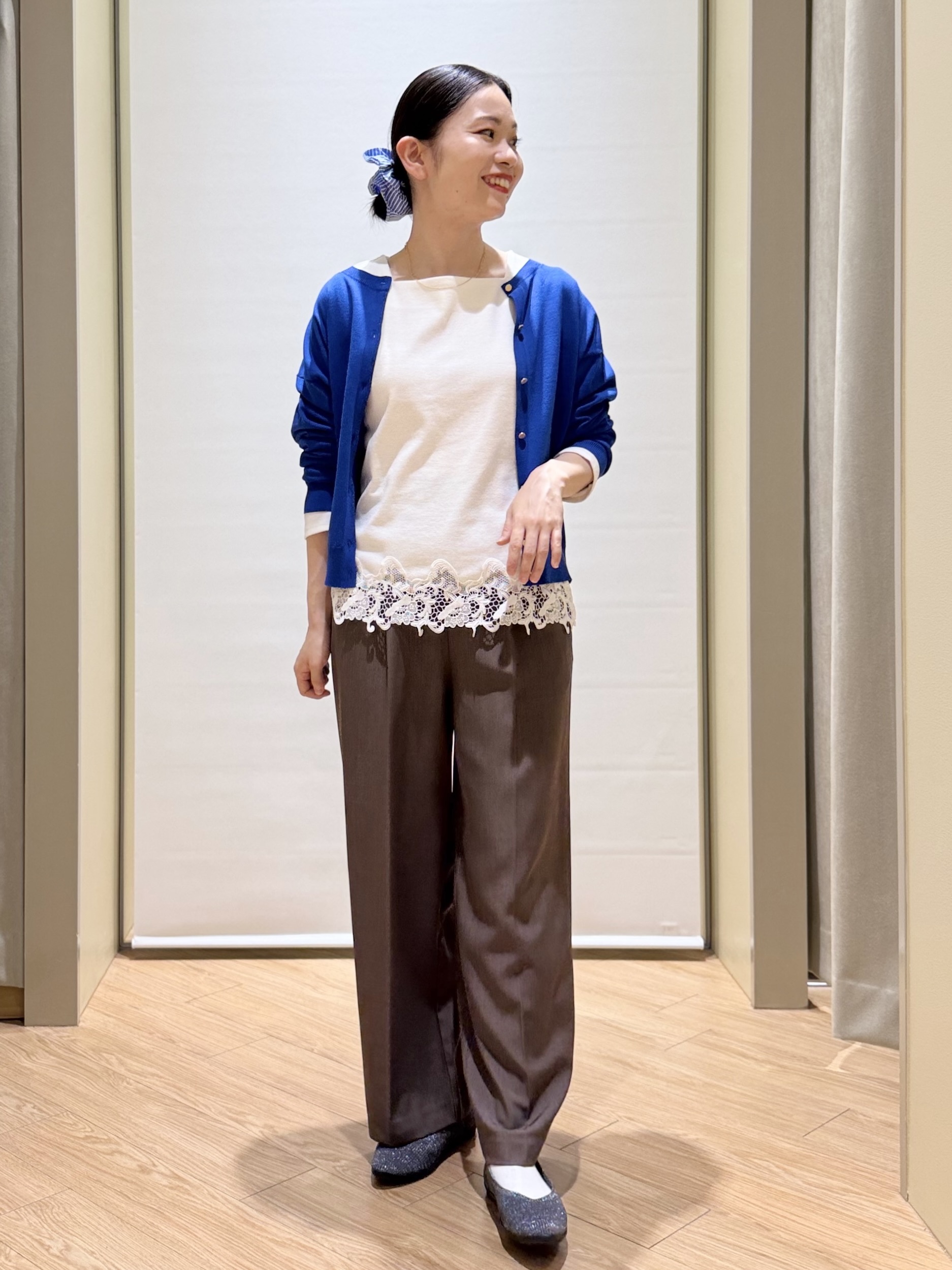 あんりさんの「grove｜【前後2WAY】さりげなく、上品にきらめく ニットカーディガン」を使ったコーディネート