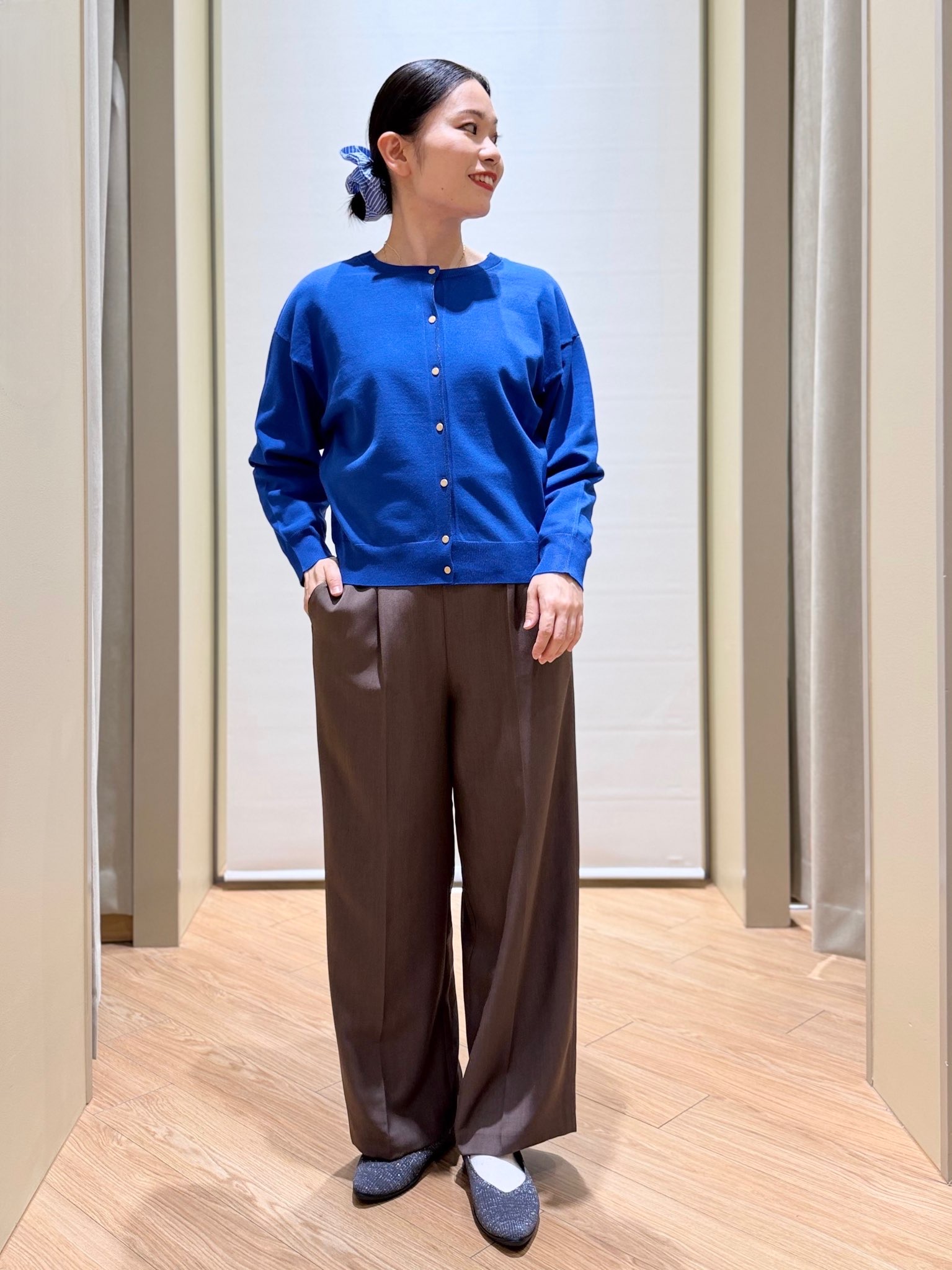 あんりさんの「grove｜【前後2WAY】さりげなく、上品にきらめく ニットカーディガン」を使ったコーディネート