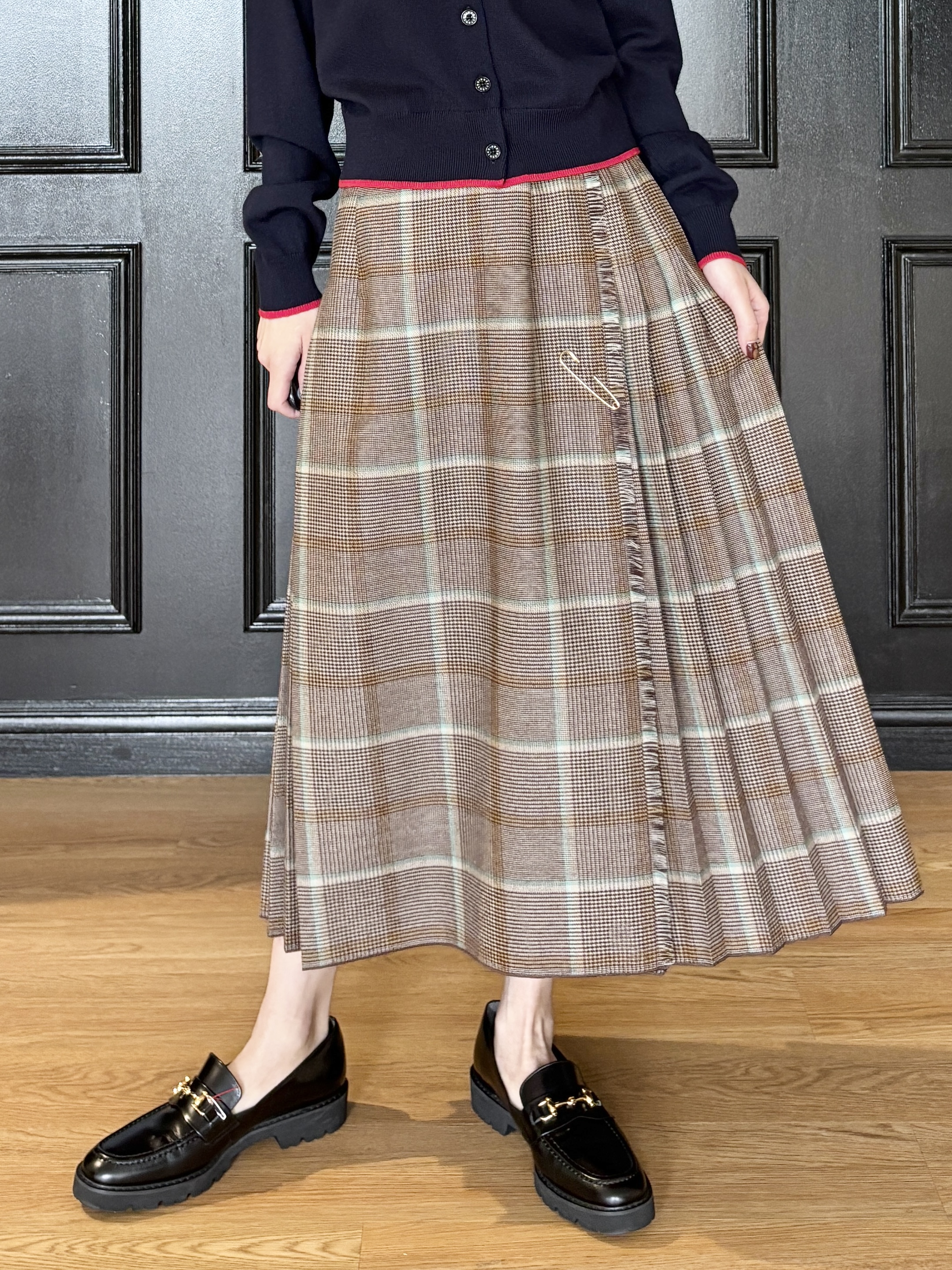 清水夏姫さんの「DRESSTERIOR｜チェックベルテッドプリーツスカート」を使ったコーディネート