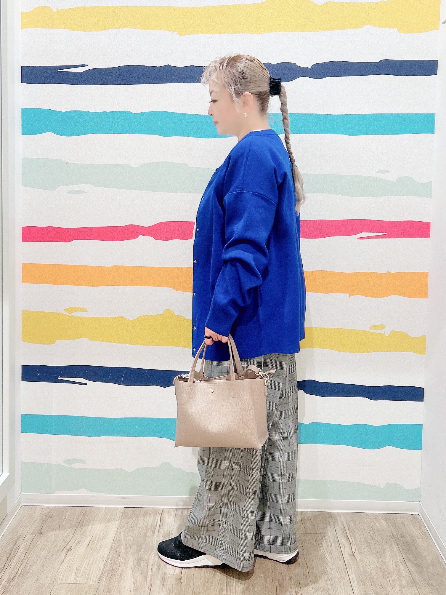 Peeさんの「SHOO･LA･RUE｜【セットアップ可/洗濯機可】軽やかに羽織れる スポンディッシュ ニットカーディガン」を使ったコーディネート