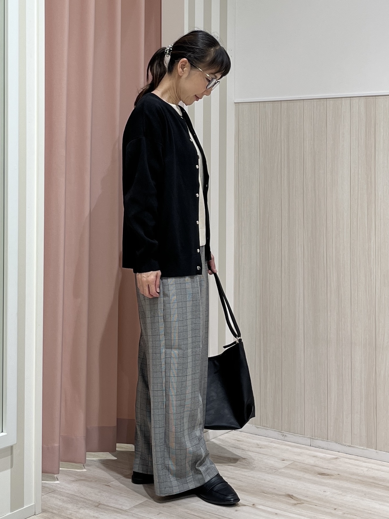まつみさんの「SHOO･LA･RUE｜【セットアップ可/洗濯機可】軽やかに羽織れる スポンディッシュ ニットカーディガン」を使ったコーディネート