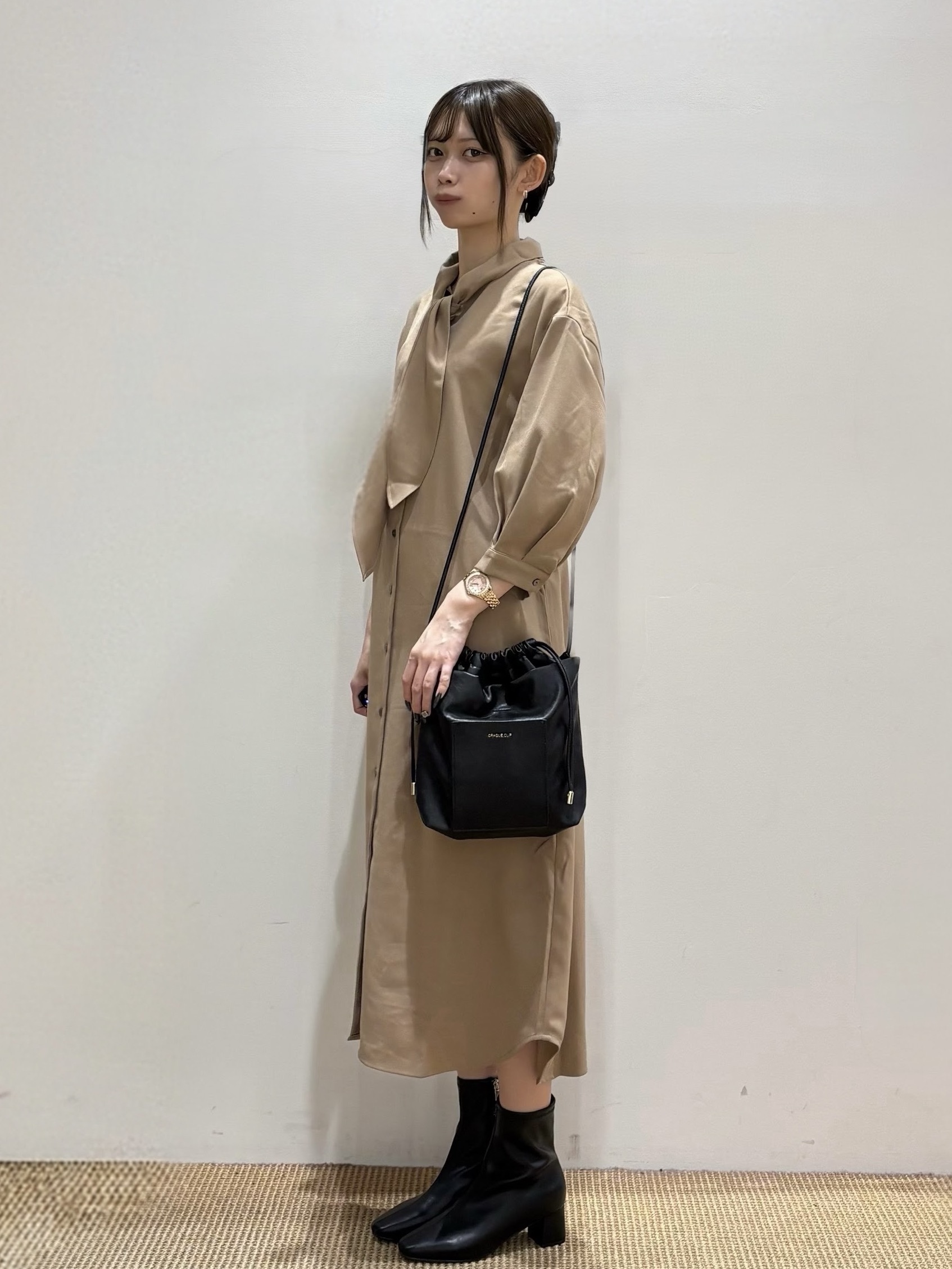 𝓚さんの「OPAQUE.CLIP｜【森絵梨佳さん着用】ボウタイ付きシャツワンピース《洗濯機OK》」を使ったコーディネート
