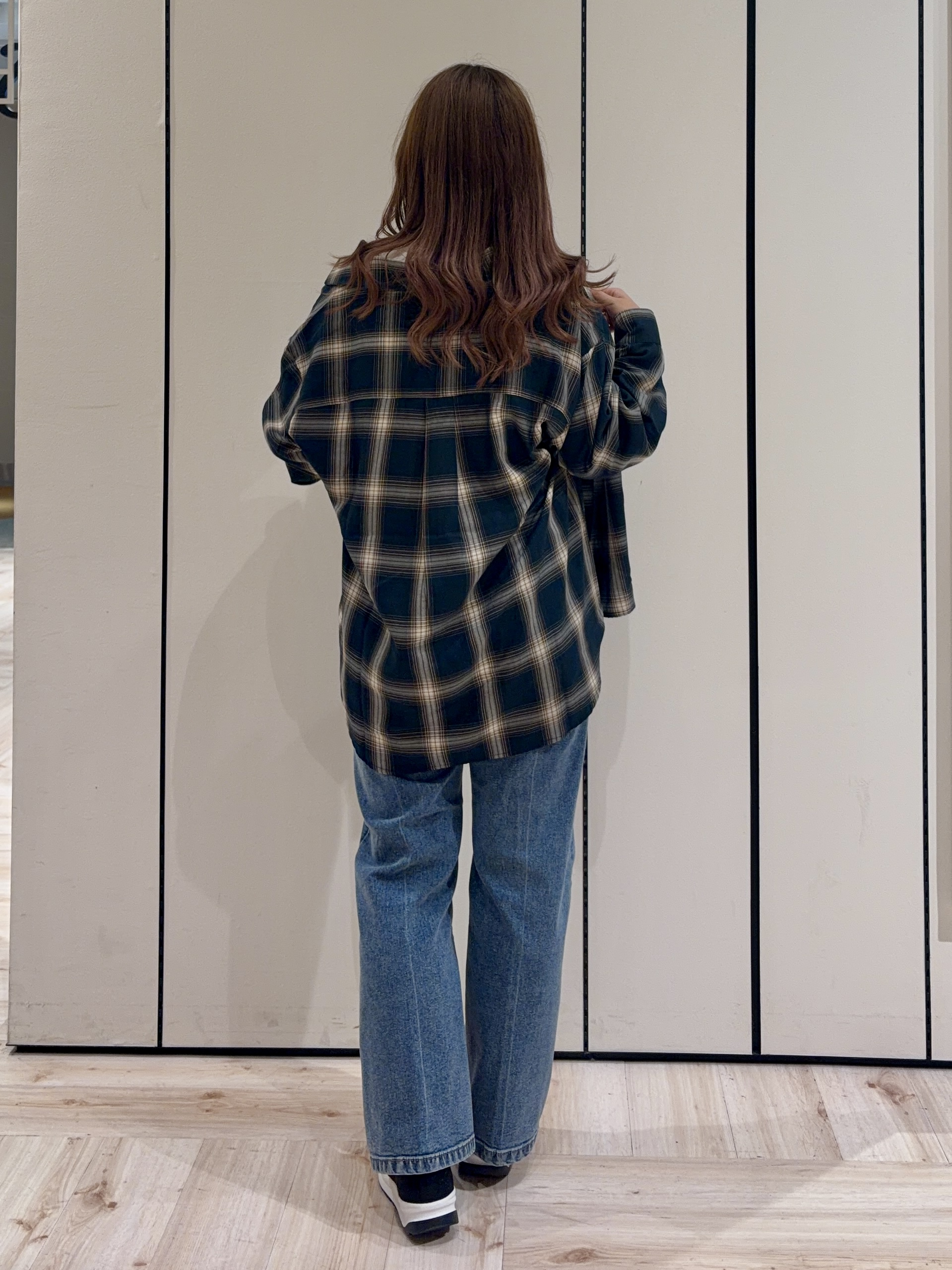 ひっかさんの「SHOO･LA･RUE｜【洗濯後しわになりにくい/S-LL】気分で選ぶ 大人のデイリー使いに ベーシックシャツ」を使ったコーディネート