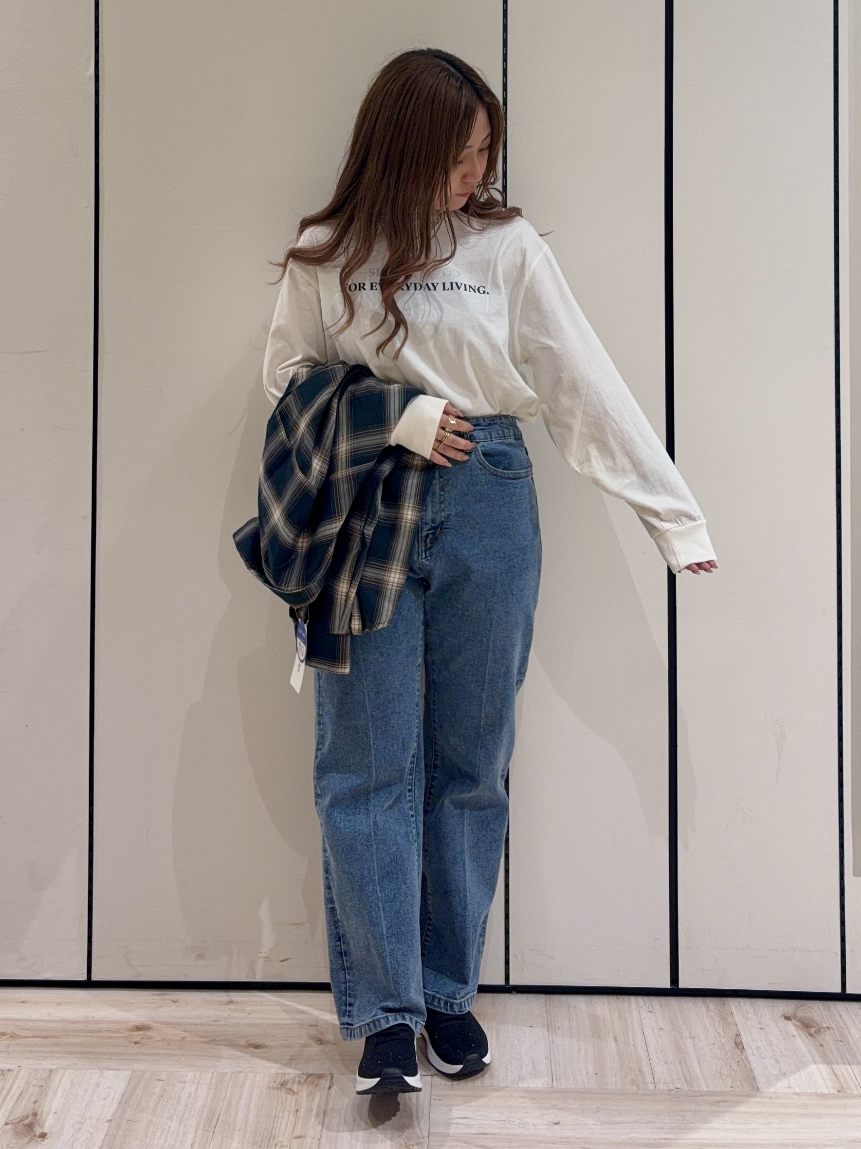ひっかさんの「SHOO･LA･RUE｜【洗濯後しわになりにくい/S-LL】気分で選ぶ 大人のデイリー使いに ベーシックシャツ」を使ったコーディネート