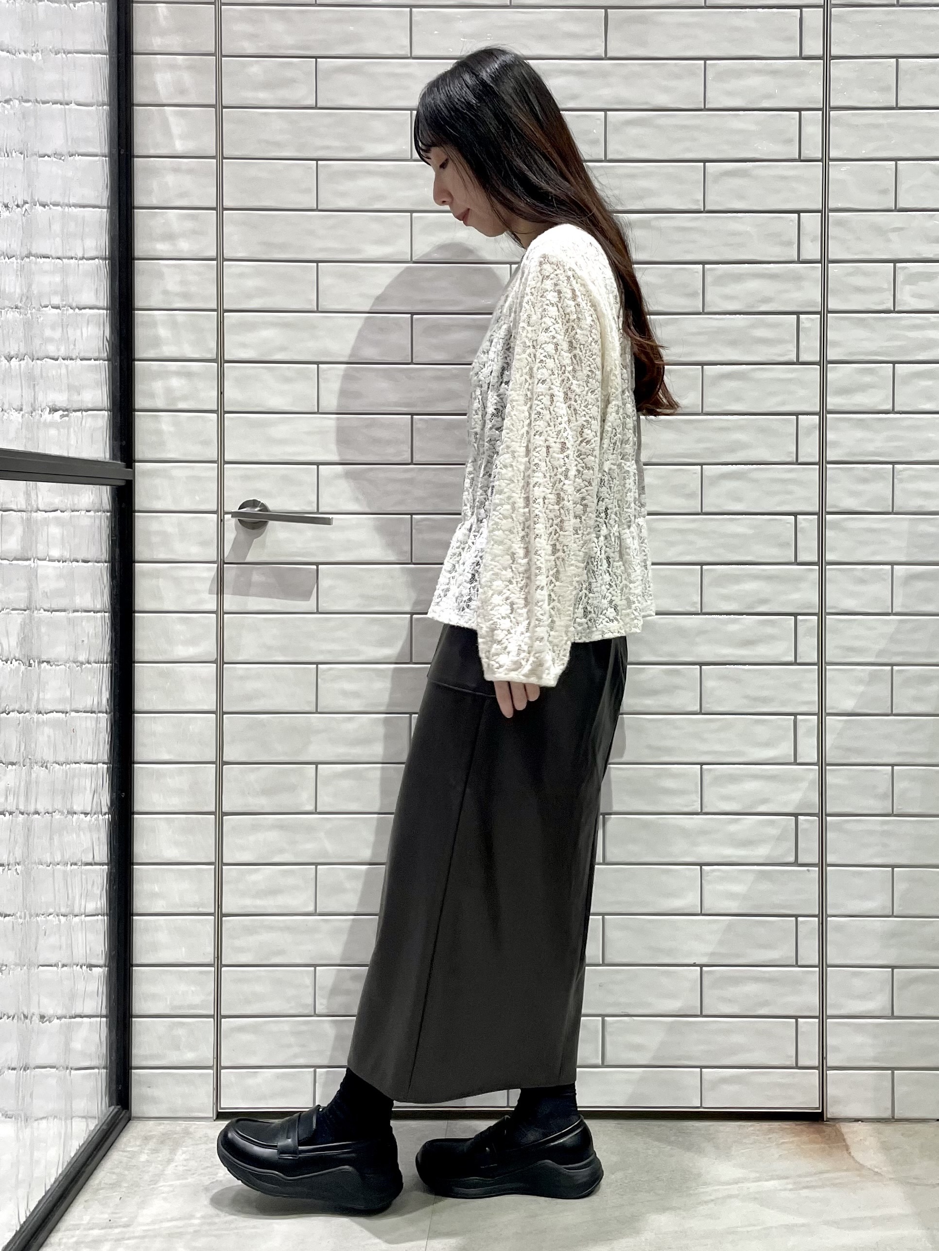ayakaさんの「OPAQUE.CLIP｜レースシャーリングブラウス【洗濯機OK】」を使ったコーディネート