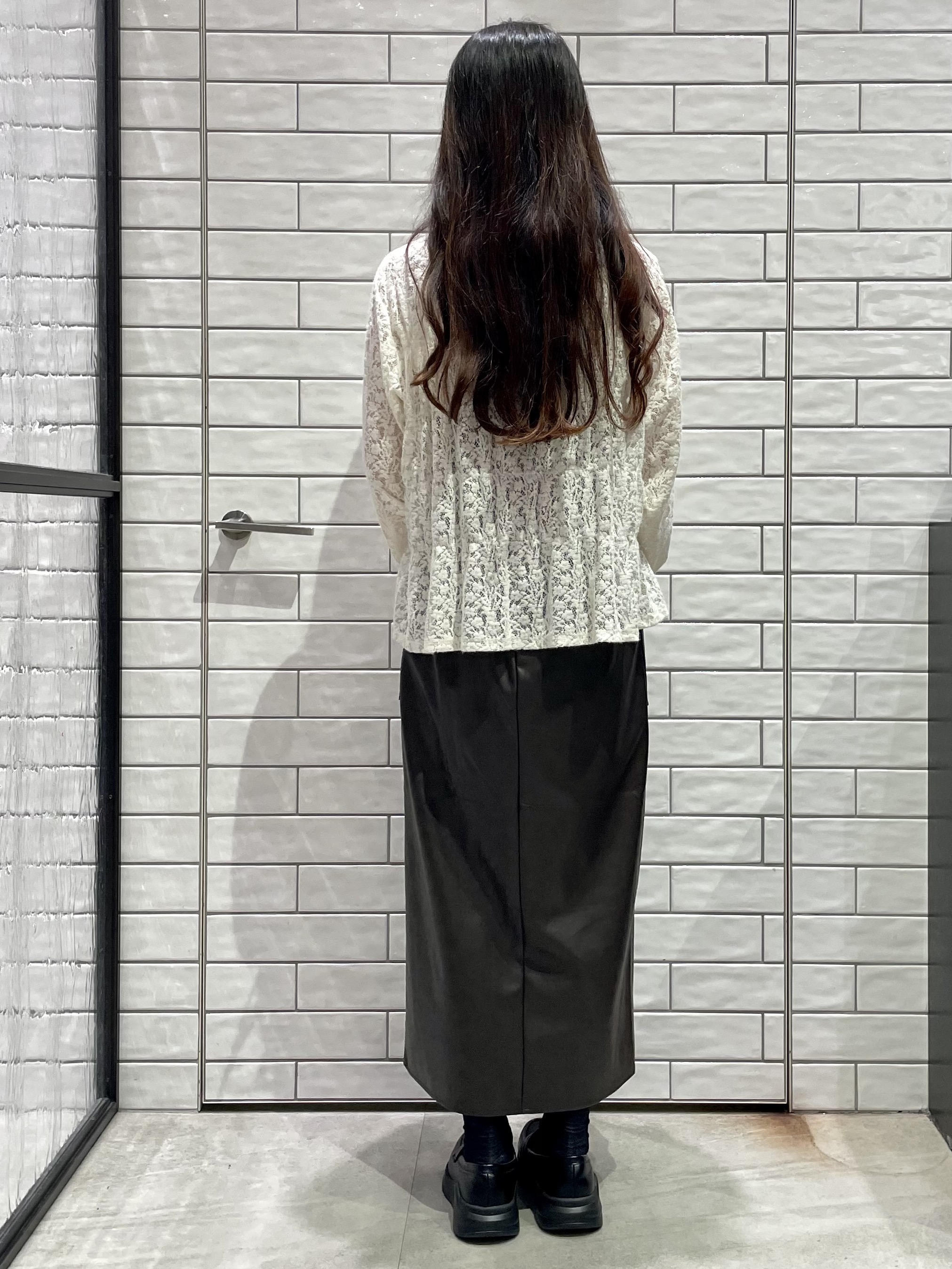ayakaさんの「OPAQUE.CLIP｜レースシャーリングブラウス【洗濯機OK】」を使ったコーディネート