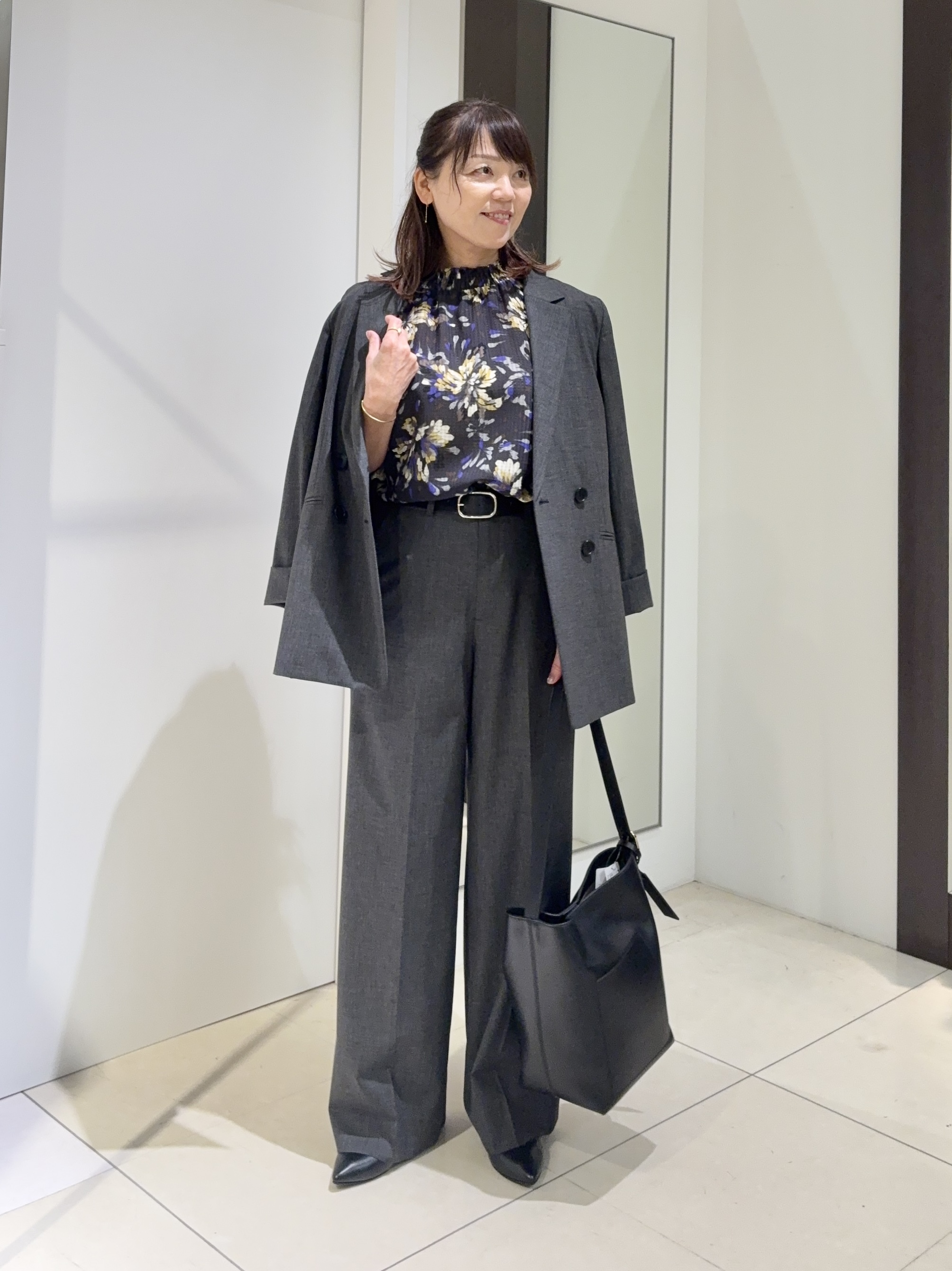 tomoさんの「UNTITLED｜【セットアップ可/秋羽織り/お仕事スーツ】ウールブレンドダブルジャケット」を使ったコーディネート