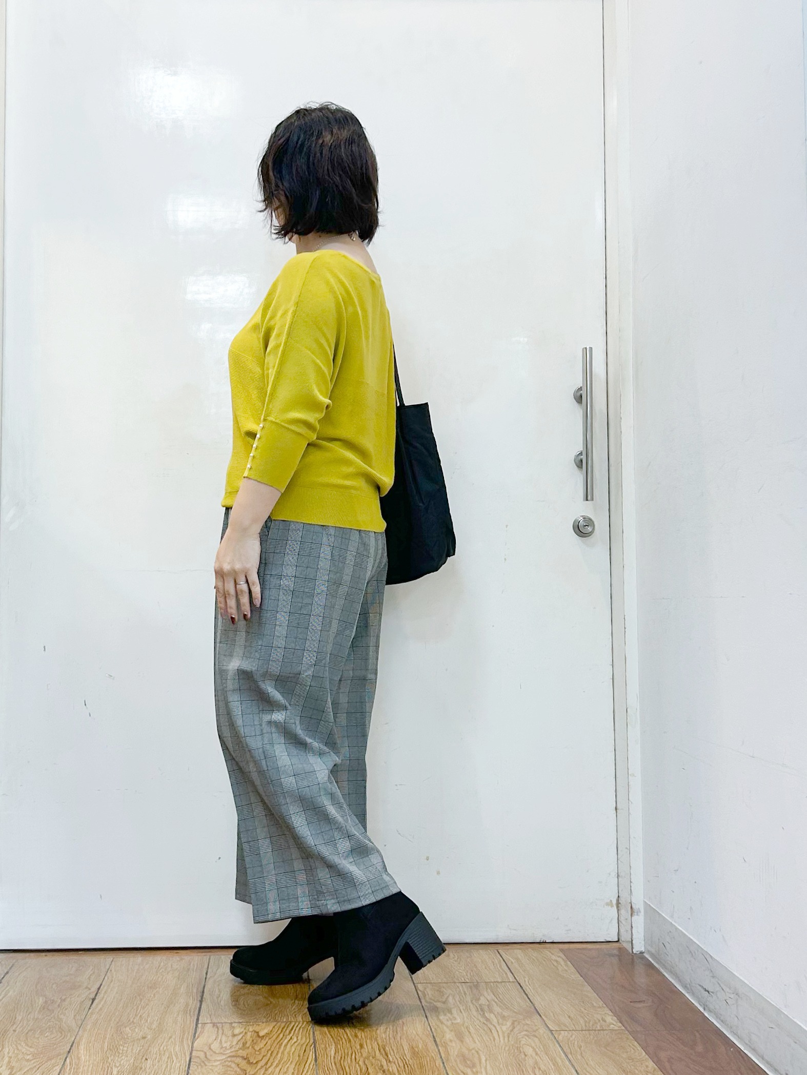 haruさんの「SHOO･LA･RUE｜【毛玉になりにくい】パール調ボタンが女性らしさをプラス ガーター切替 7分袖ドルマンニット」を使ったコーディネート