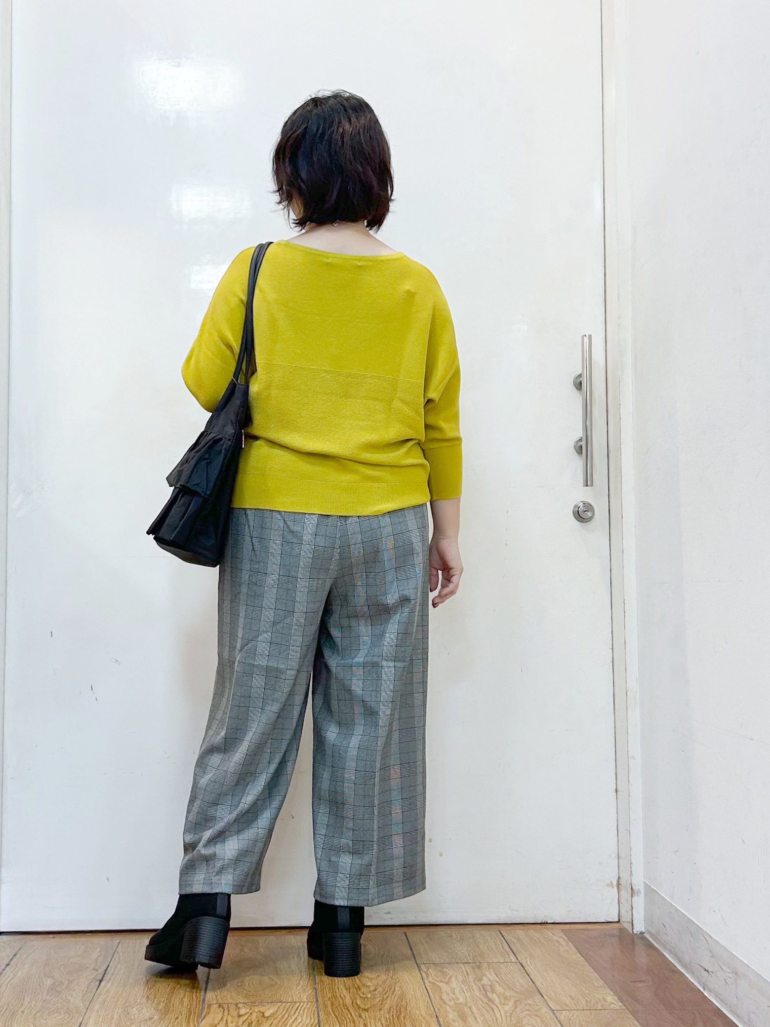 haruさんの「SHOO･LA･RUE｜【毛玉になりにくい】パール調ボタンが女性らしさをプラス ガーター切替 7分袖ドルマンニット」を使ったコーディネート