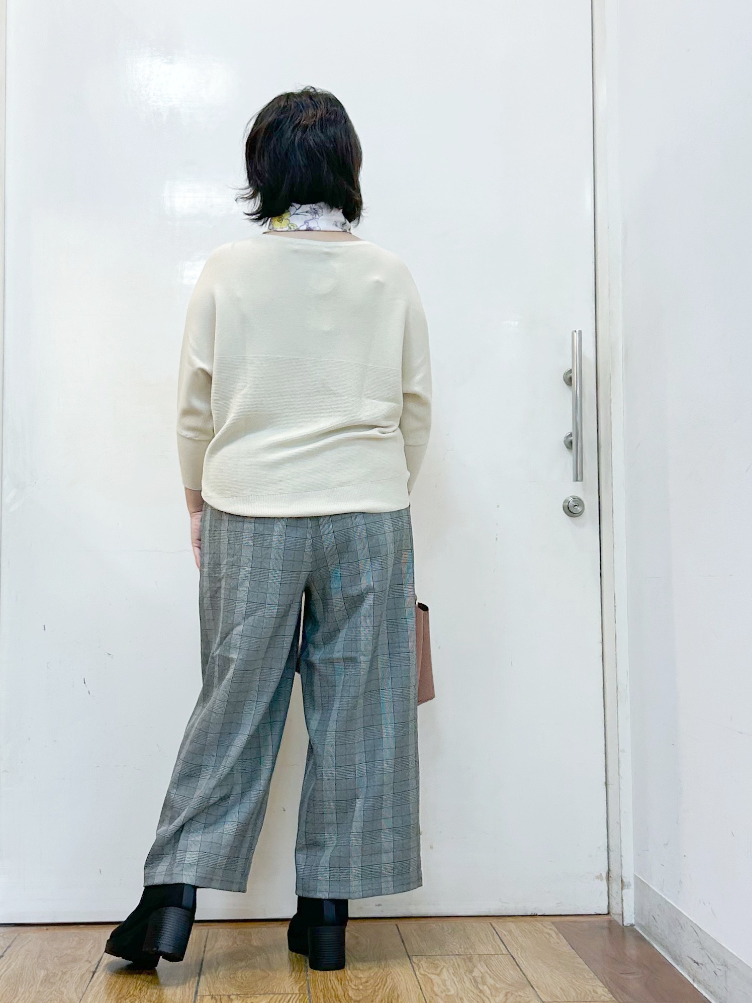 haruさんの「SHOO･LA･RUE｜【毛玉になりにくい】パール調ボタンが女性らしさをプラス ガーター切替 7分袖ドルマンニット」を使ったコーディネート