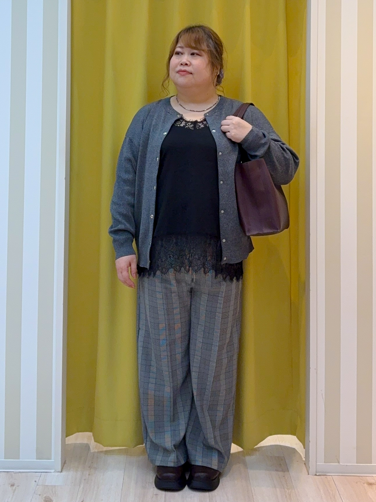 kotoさんさんの「SHOO･LA･RUE｜【セットアップ可/洗濯機可】軽やかに羽織れる スポンディッシュ ニットカーディガン」を使ったコーディネート