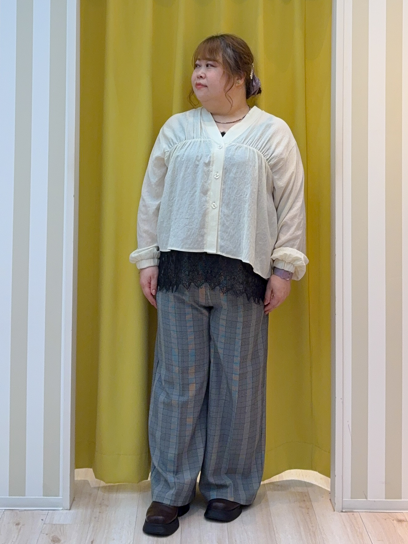 kotoさんさんの「SHOO･LA･RUE｜【S-LL/洗濯機可】着痩せシルエット シャーリングシャツカーディガン」を使ったコーディネート